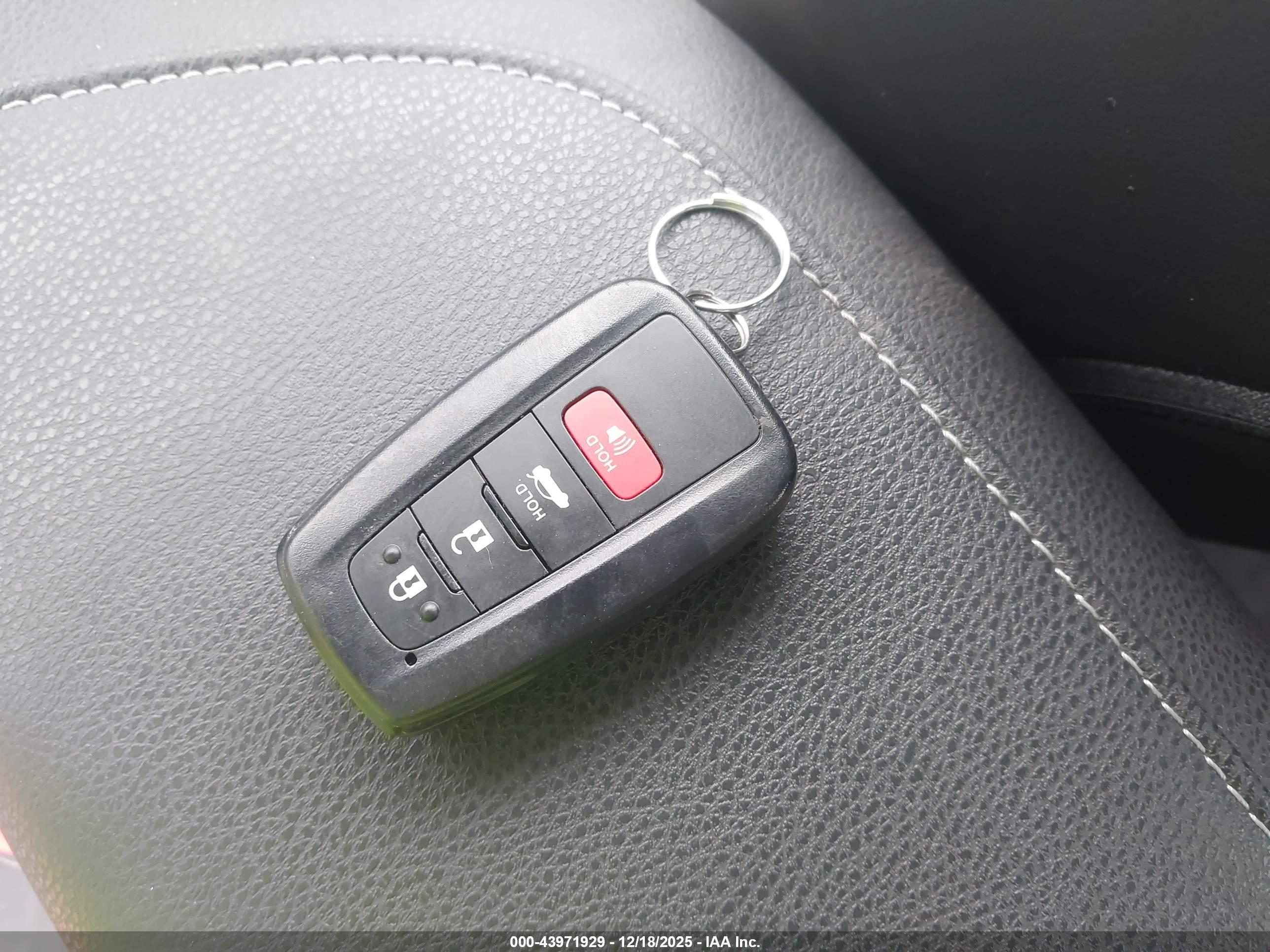 TOYOTA CAMRY image 11