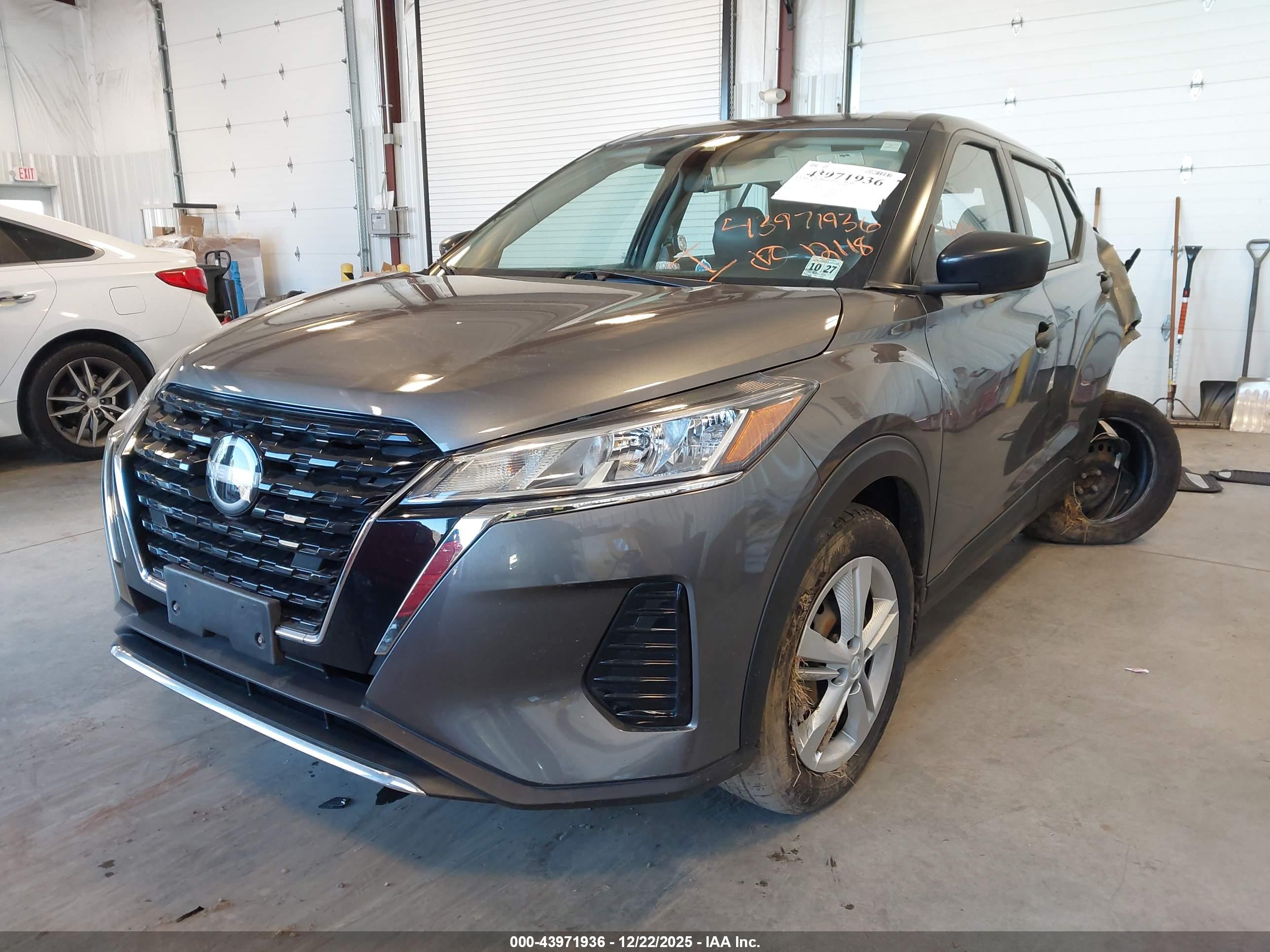 NISSAN KICKS image 2