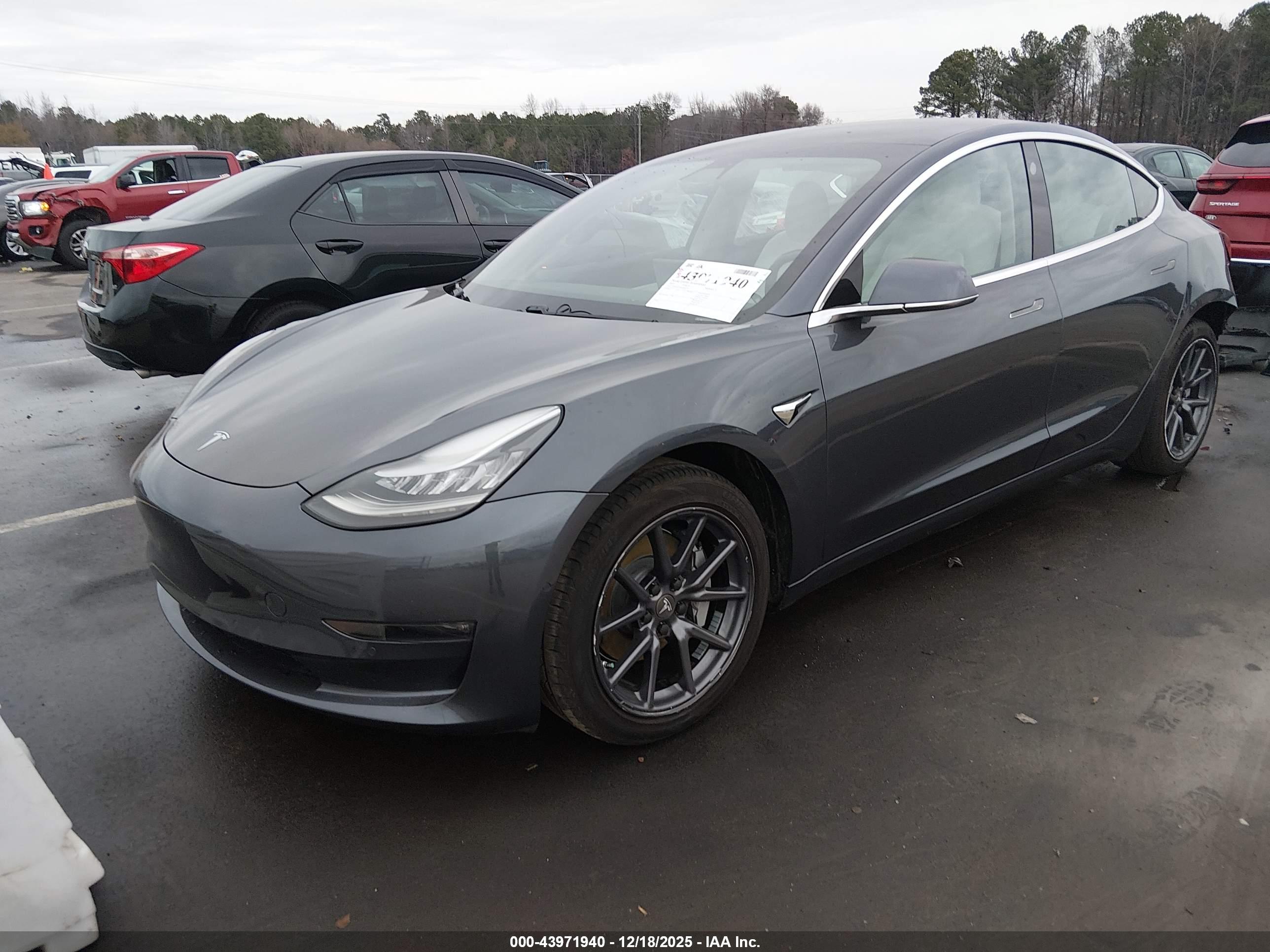TESLA MODEL image 2