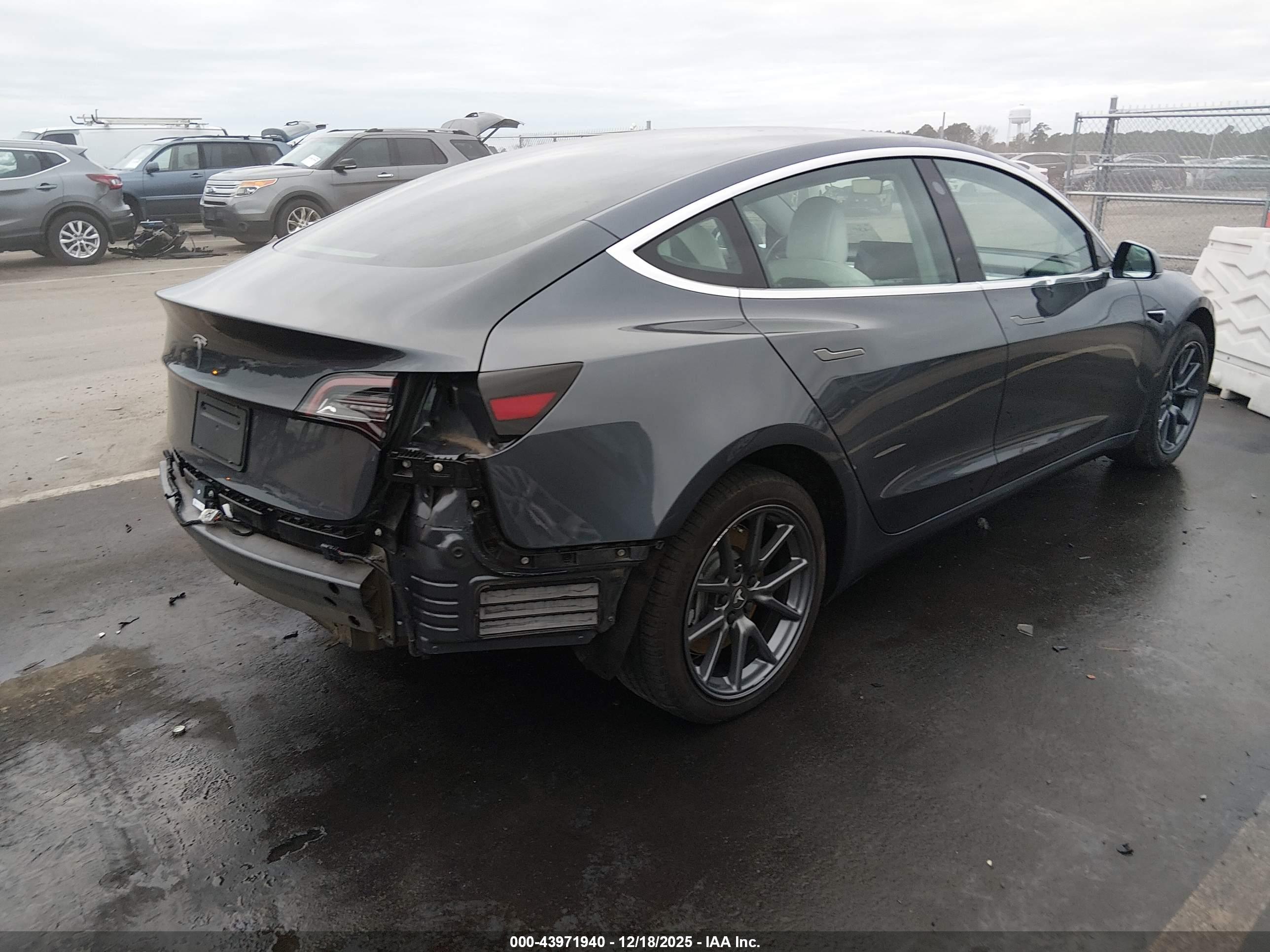 TESLA MODEL image 4