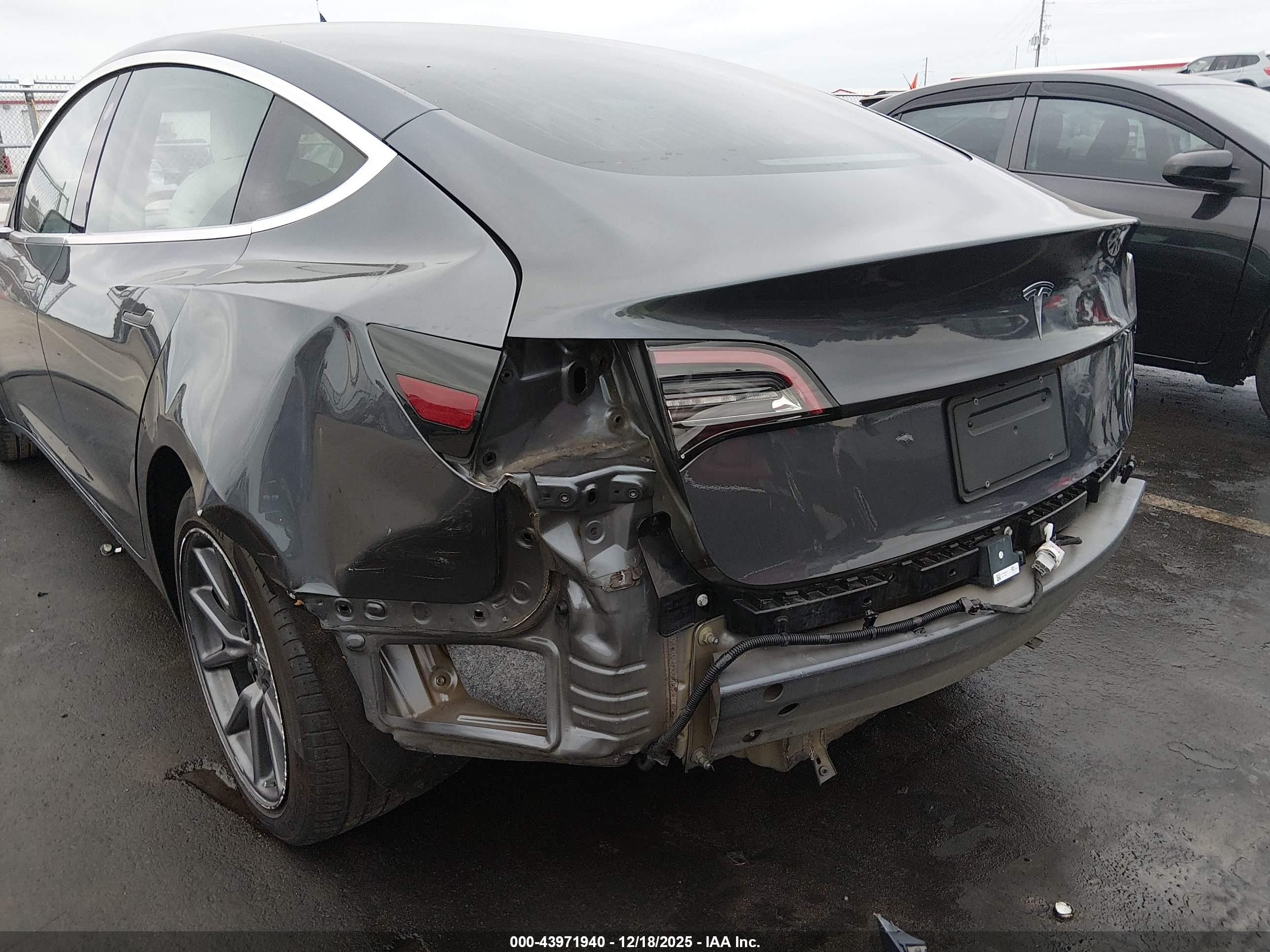 TESLA MODEL image 6