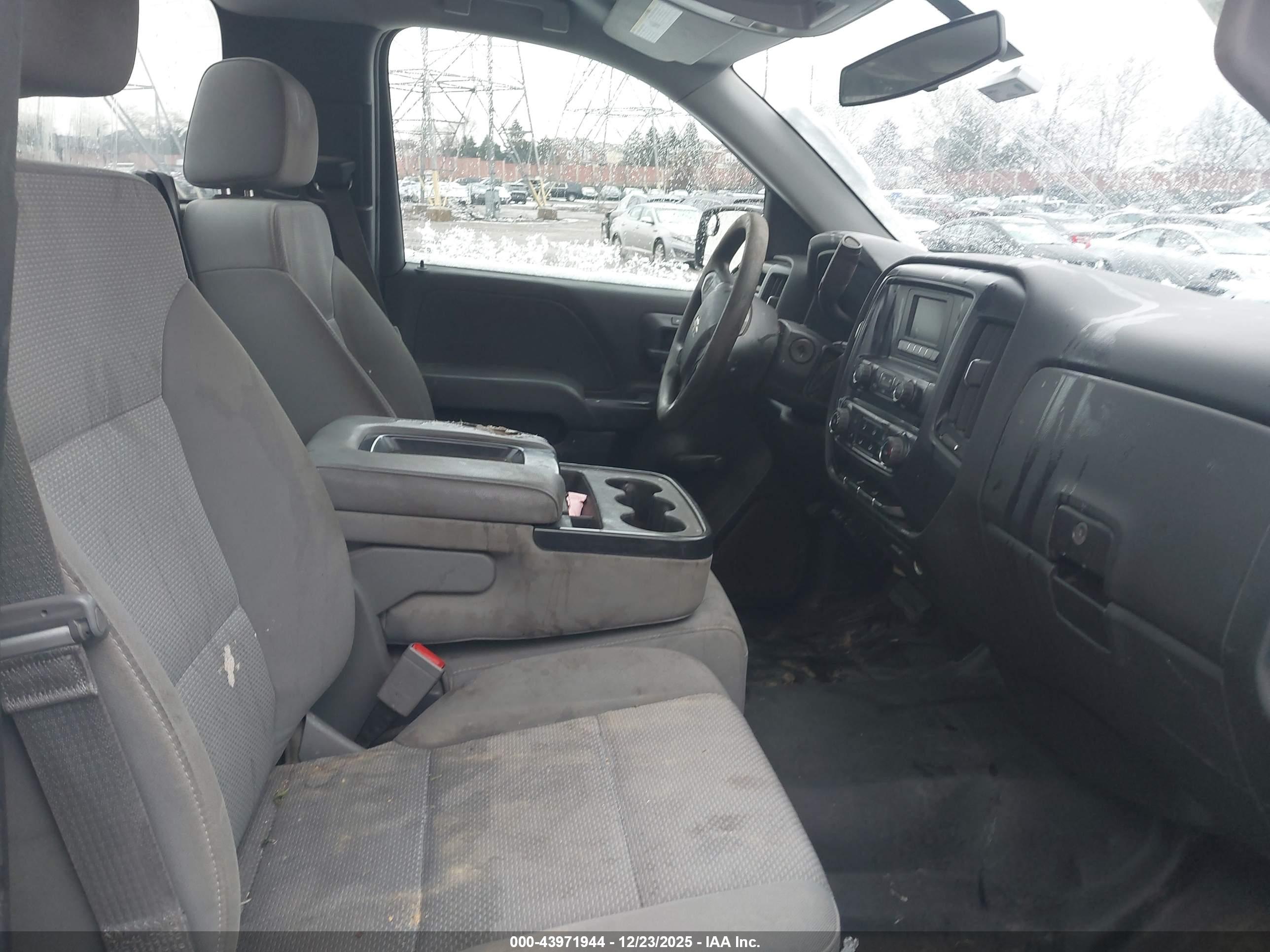 CHEVROLET SILVERADO image 5