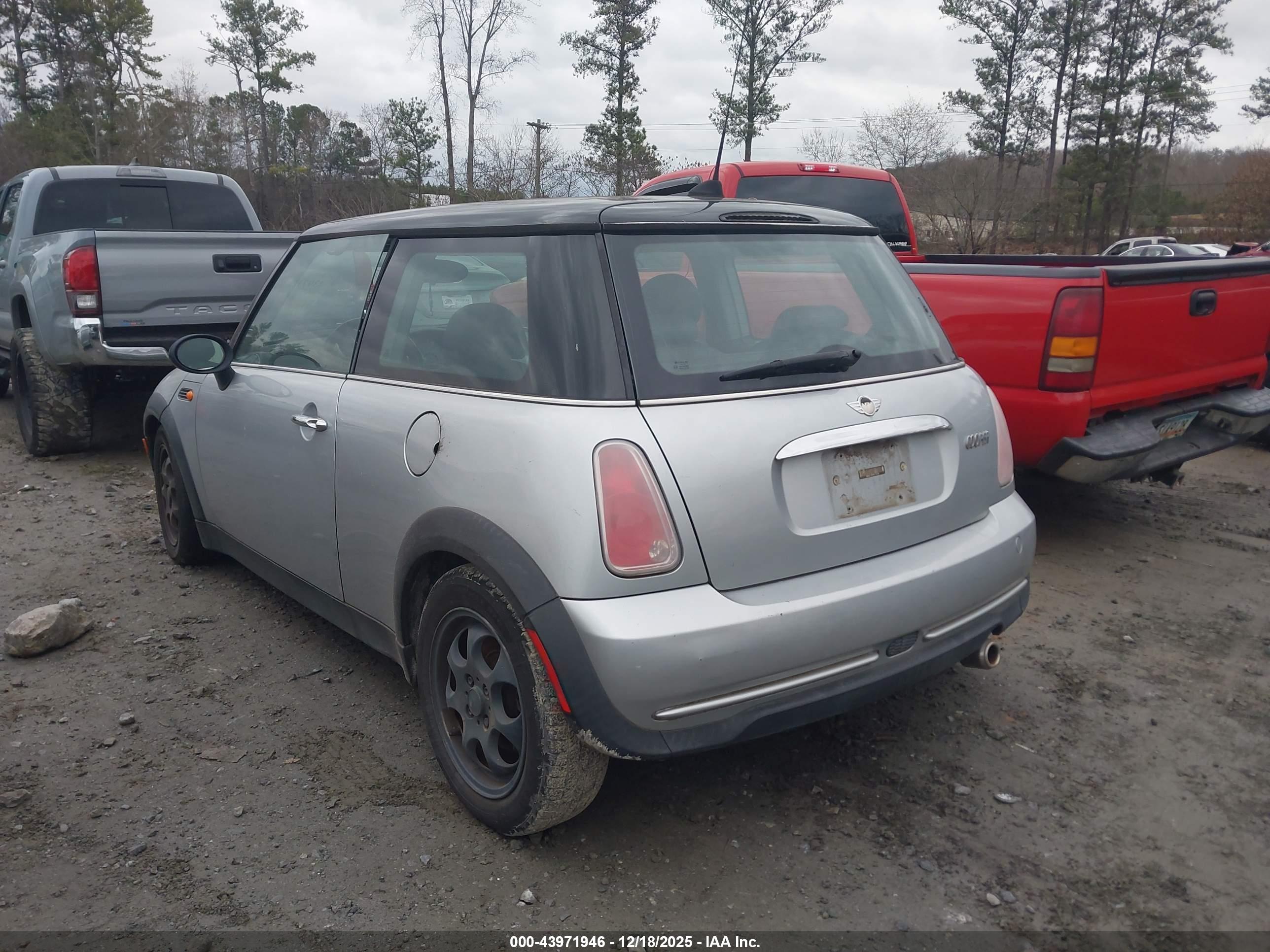 MINI COOPER image 3