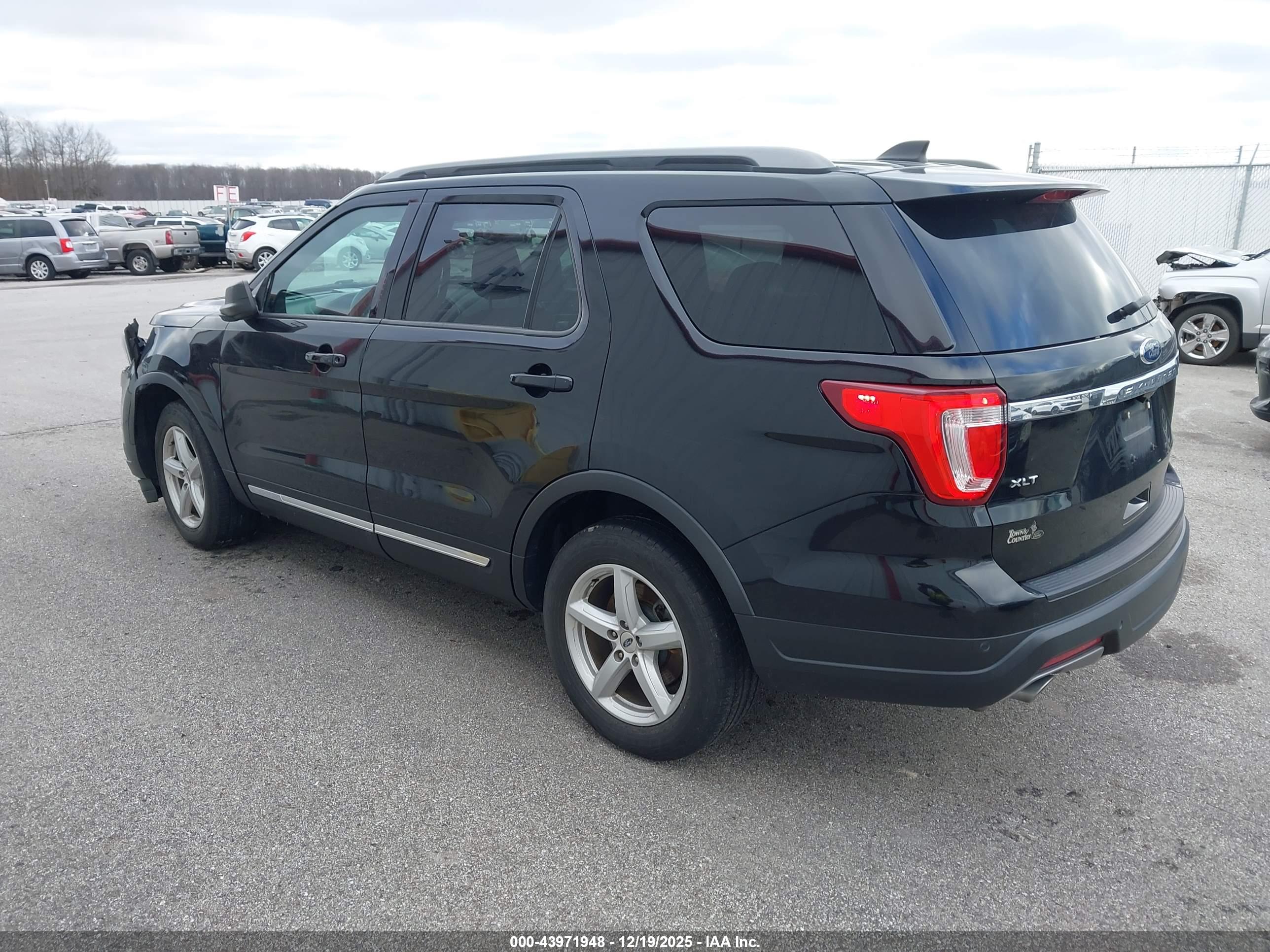 FORD EXPLORER image 3