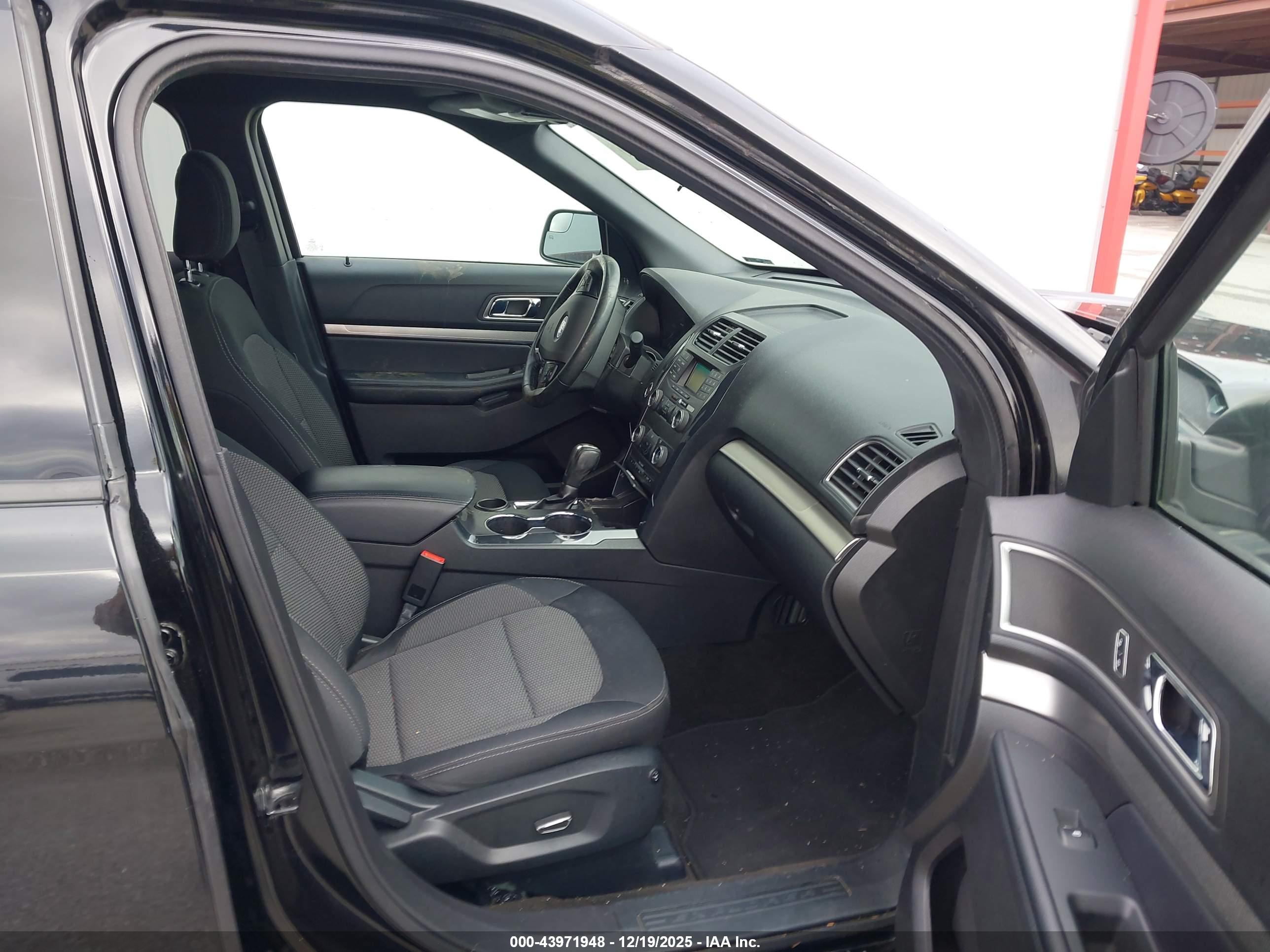 FORD EXPLORER image 5