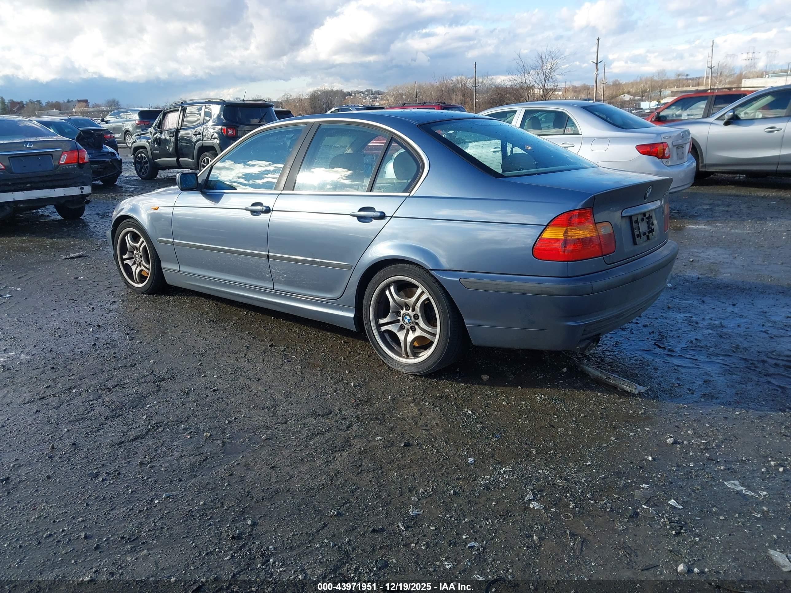BMW 330I image 3