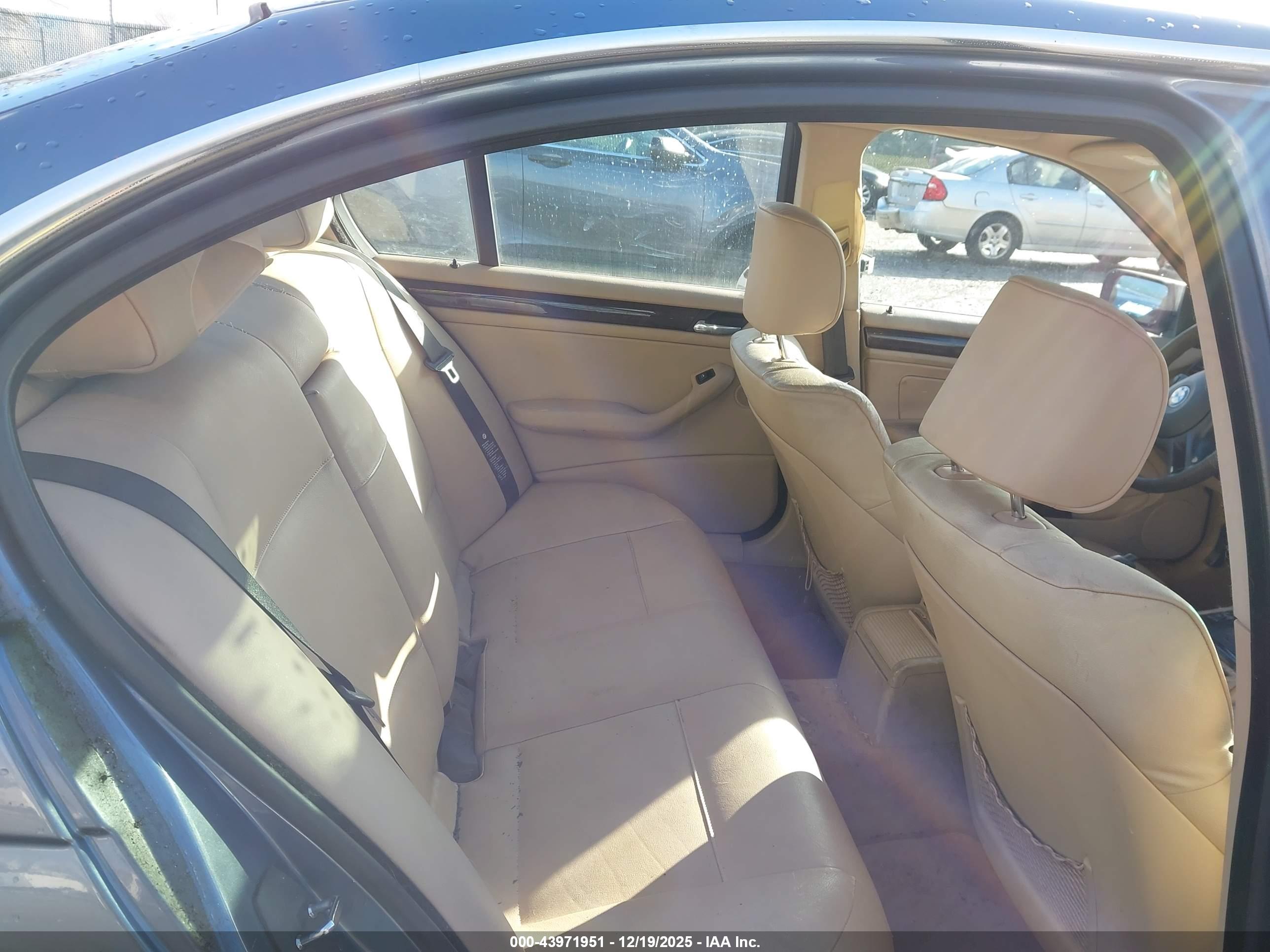 BMW 330I image 8