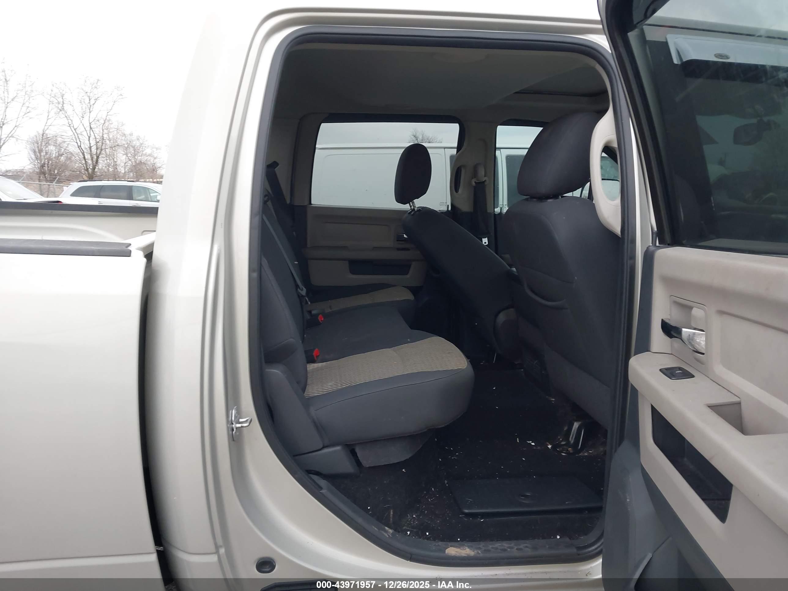 DODGE RAM image 8