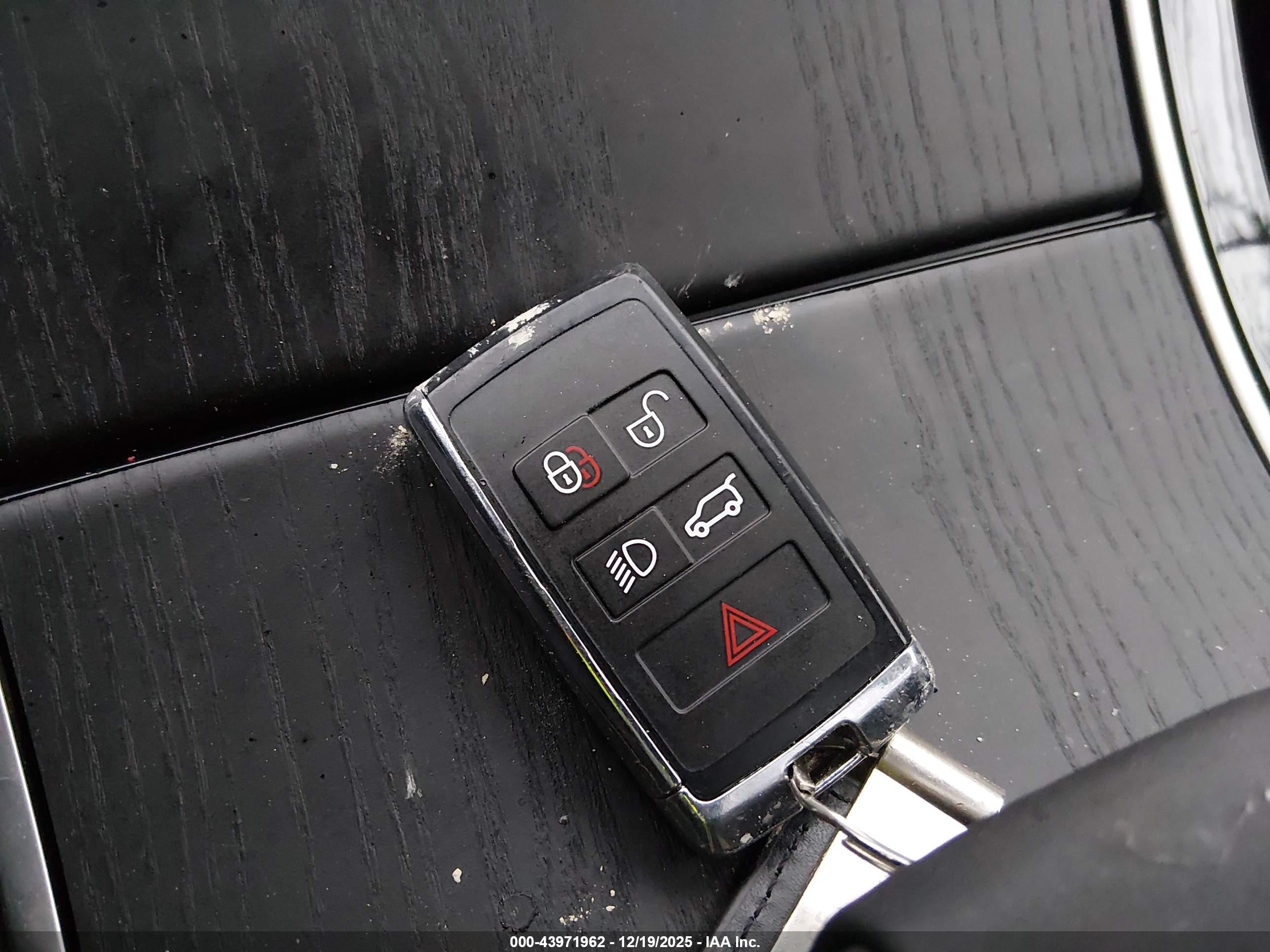 LAND ROVER image 11