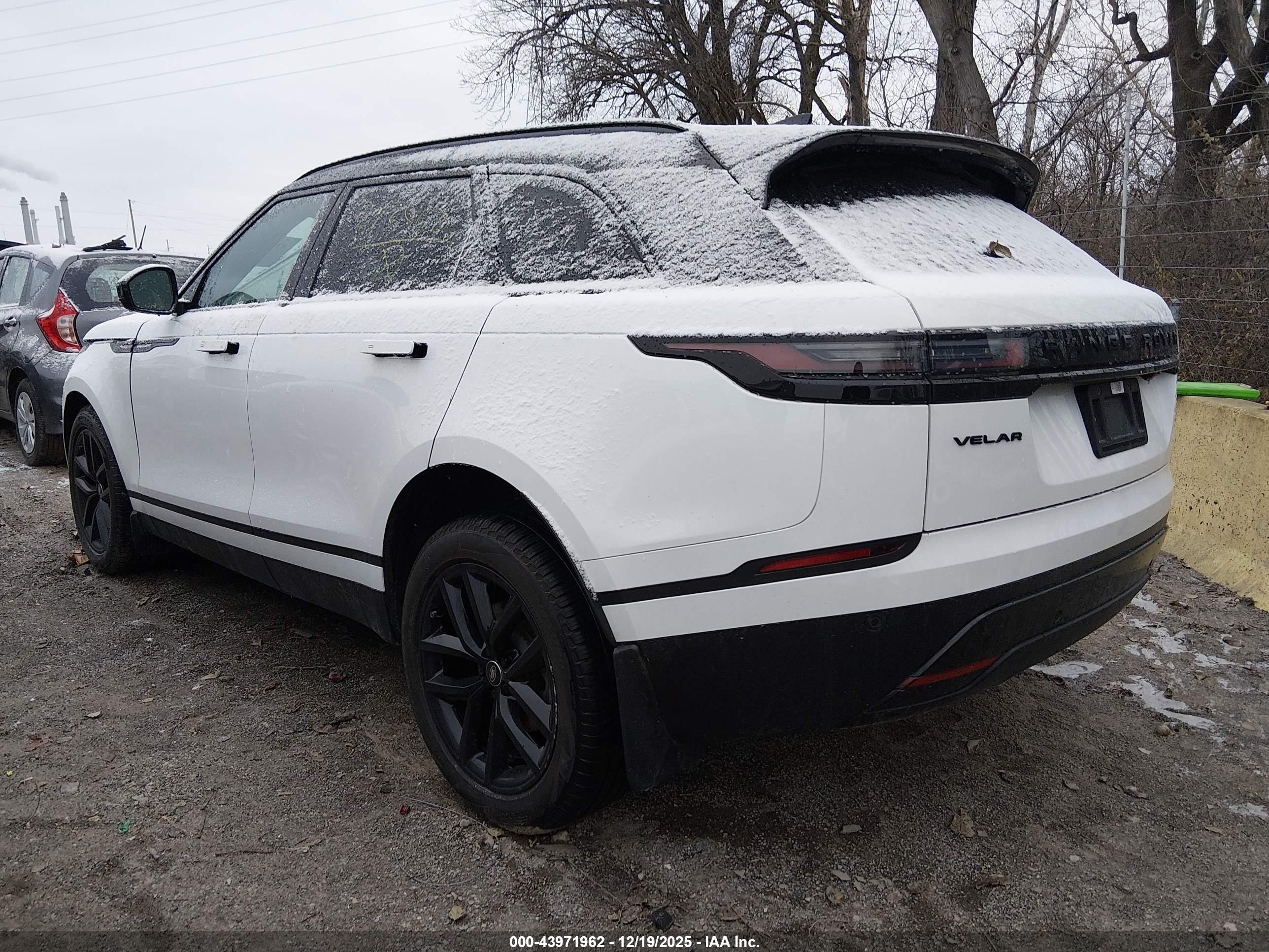 LAND ROVER image 3