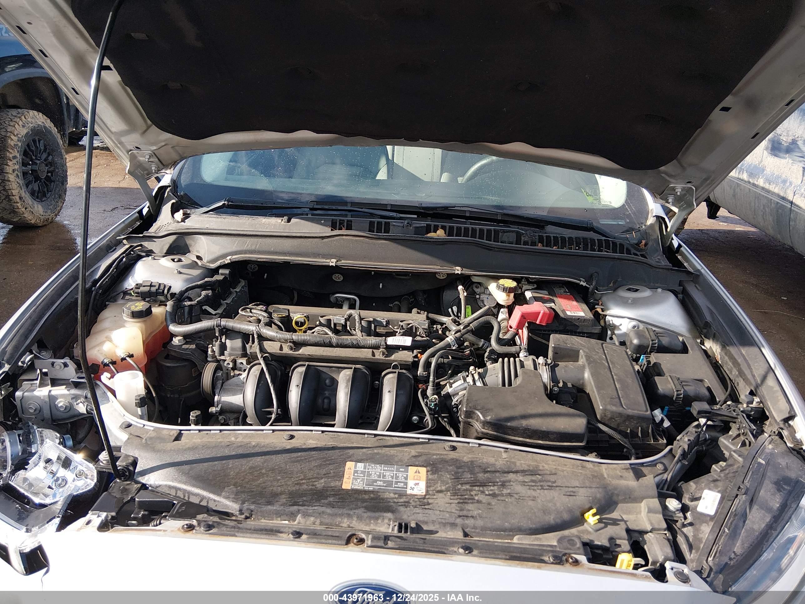 FORD FUSION image 10