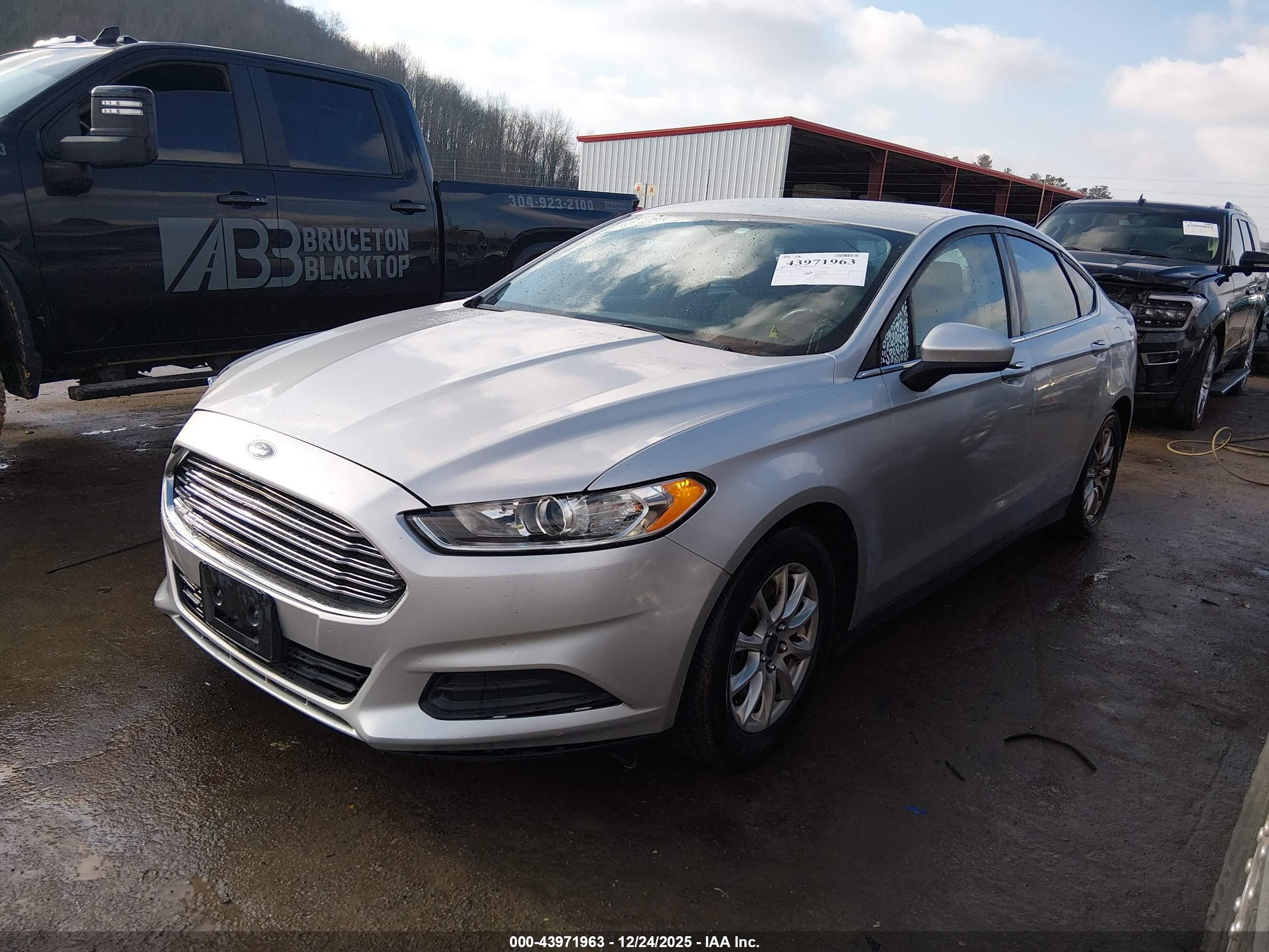 FORD FUSION image 2