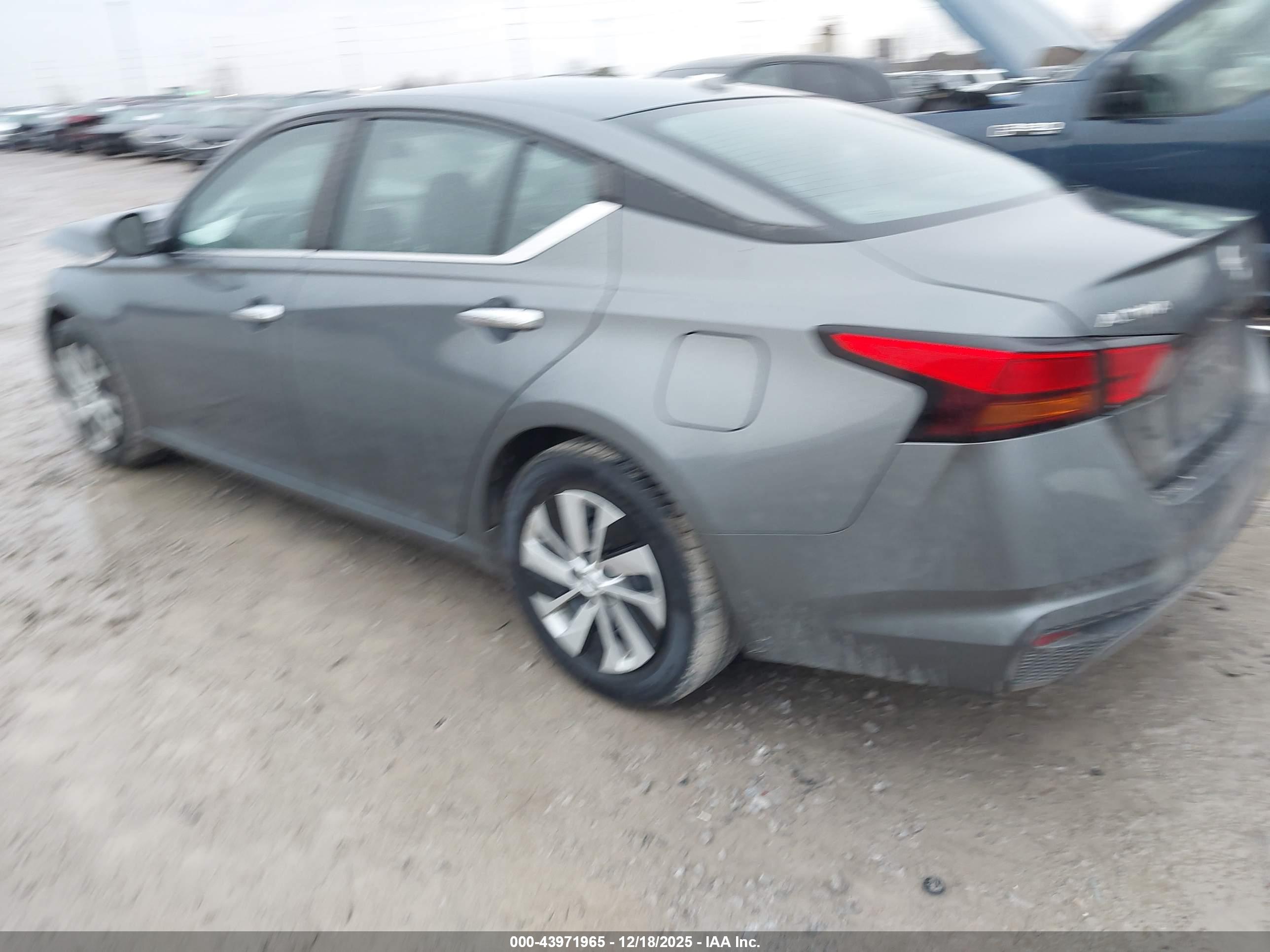 NISSAN ALTIMA image 3