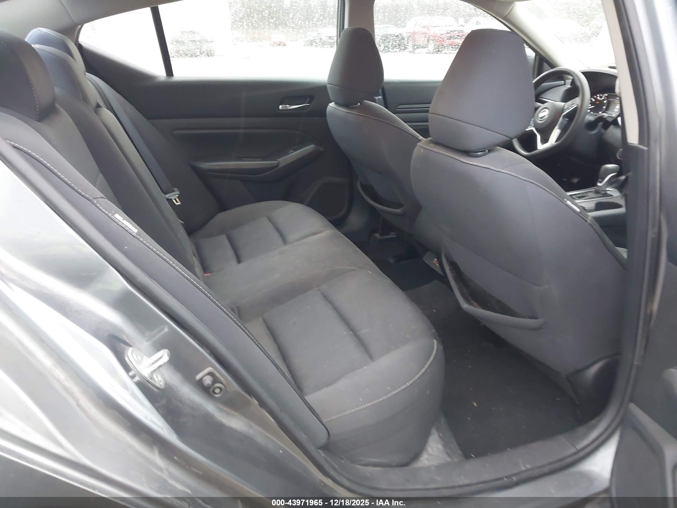 NISSAN ALTIMA image 8