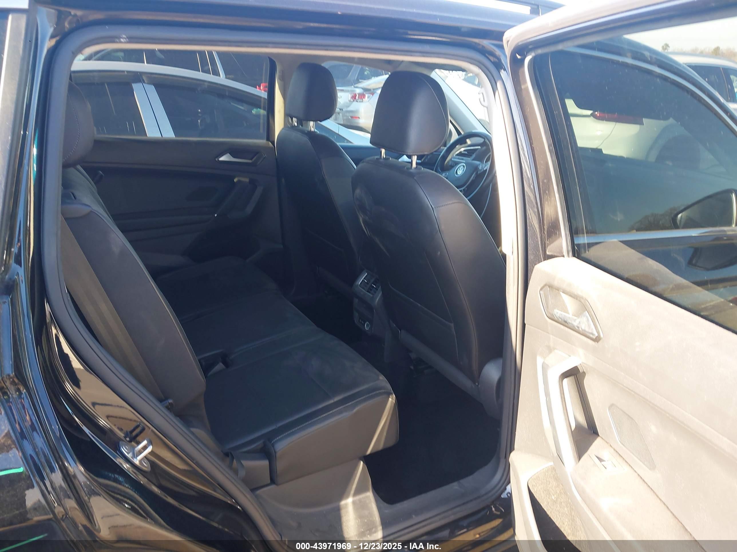 VOLKSWAGEN TIGUAN image 8