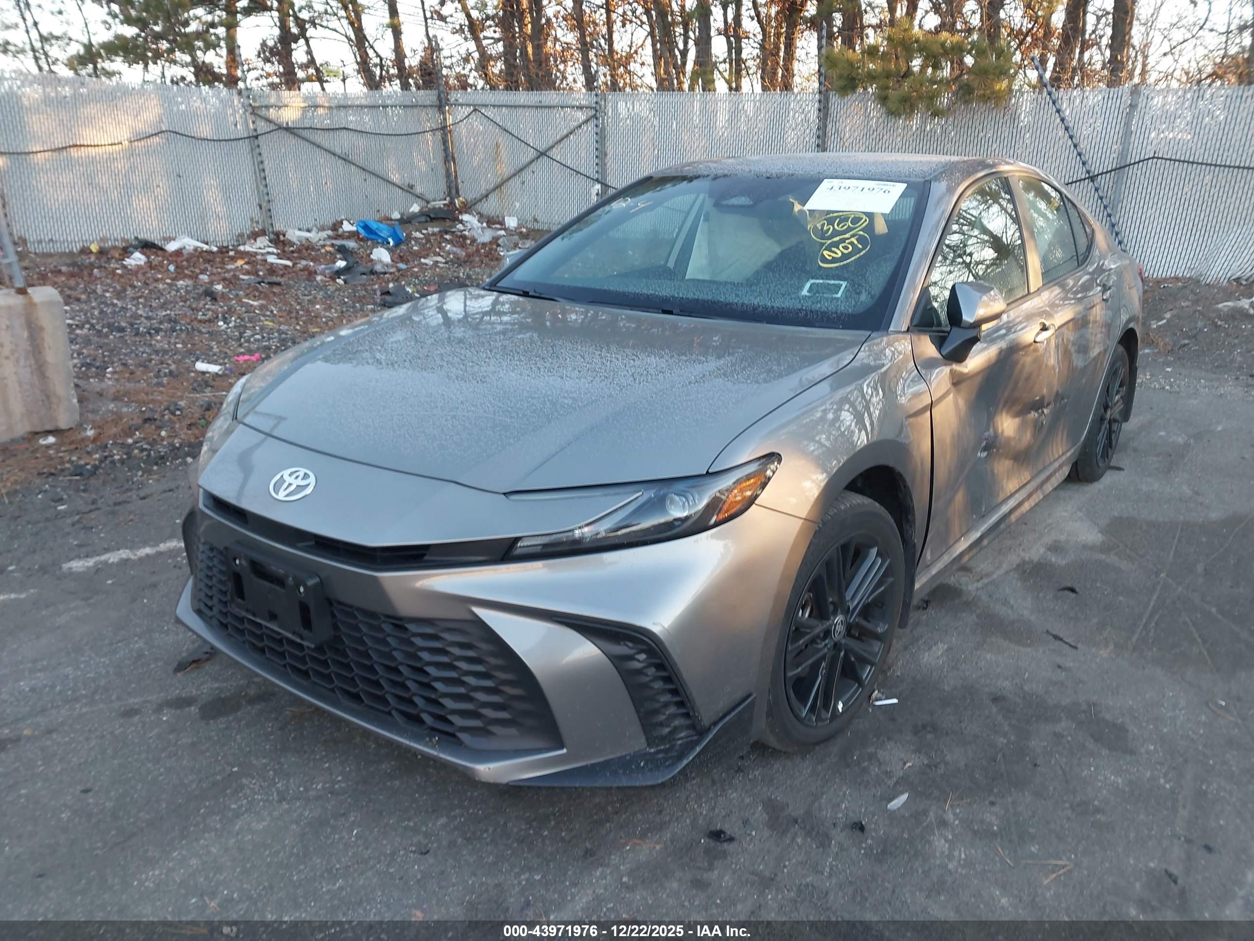 TOYOTA CAMRY image 2