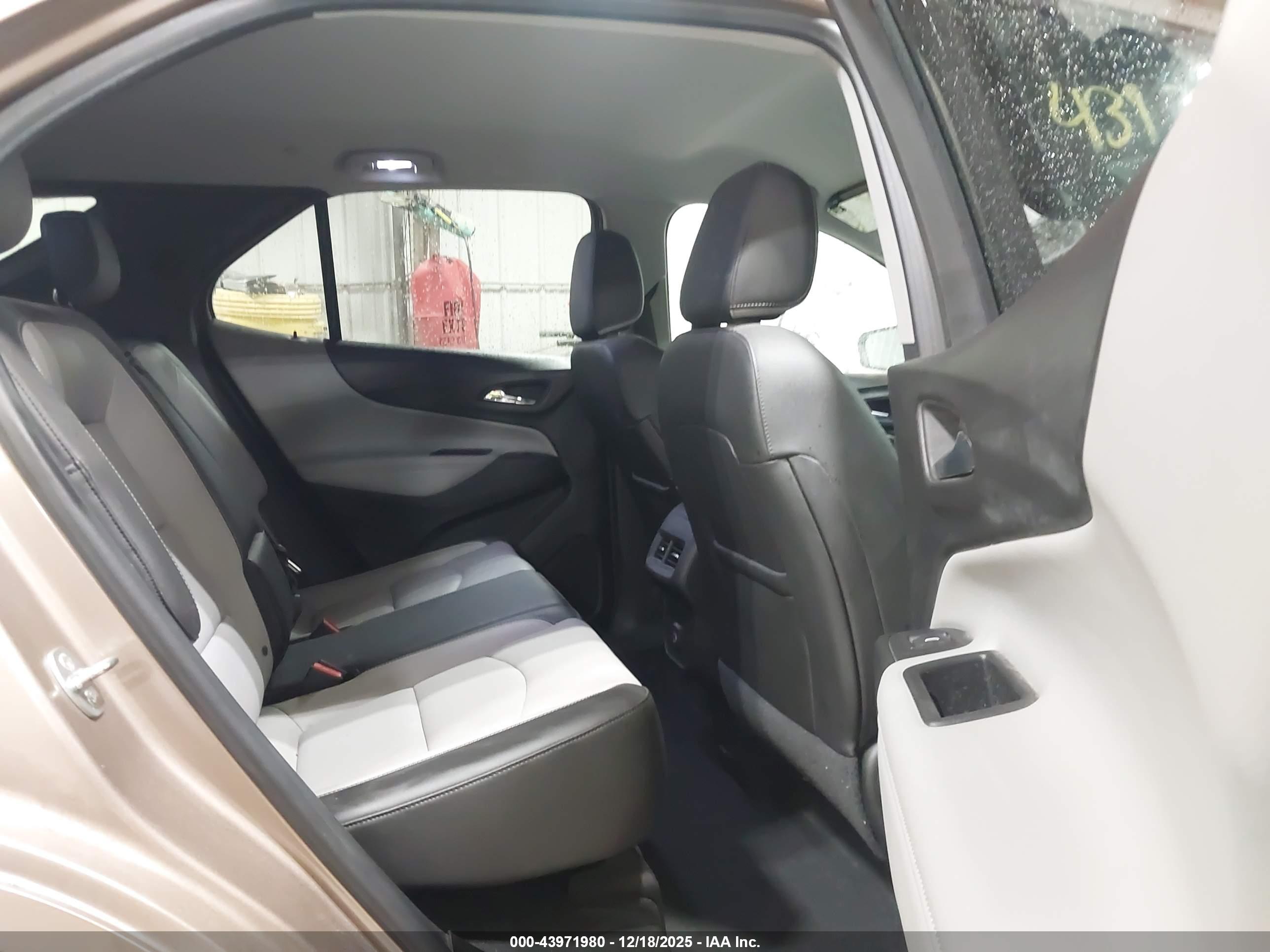 CHEVROLET EQUINOX image 8