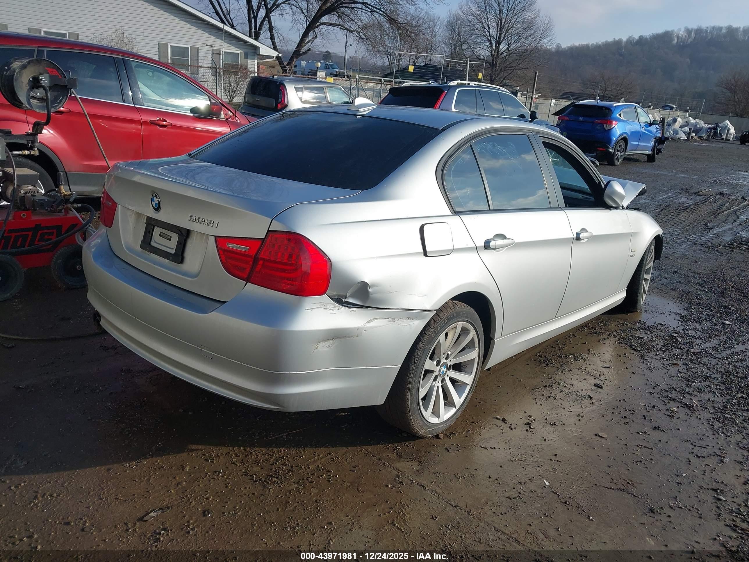 BMW 328I image 4