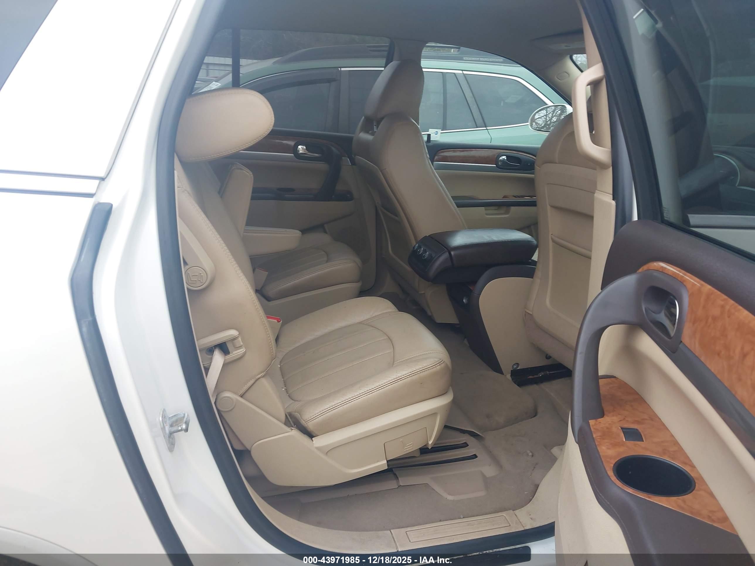 BUICK ENCLAVE image 8