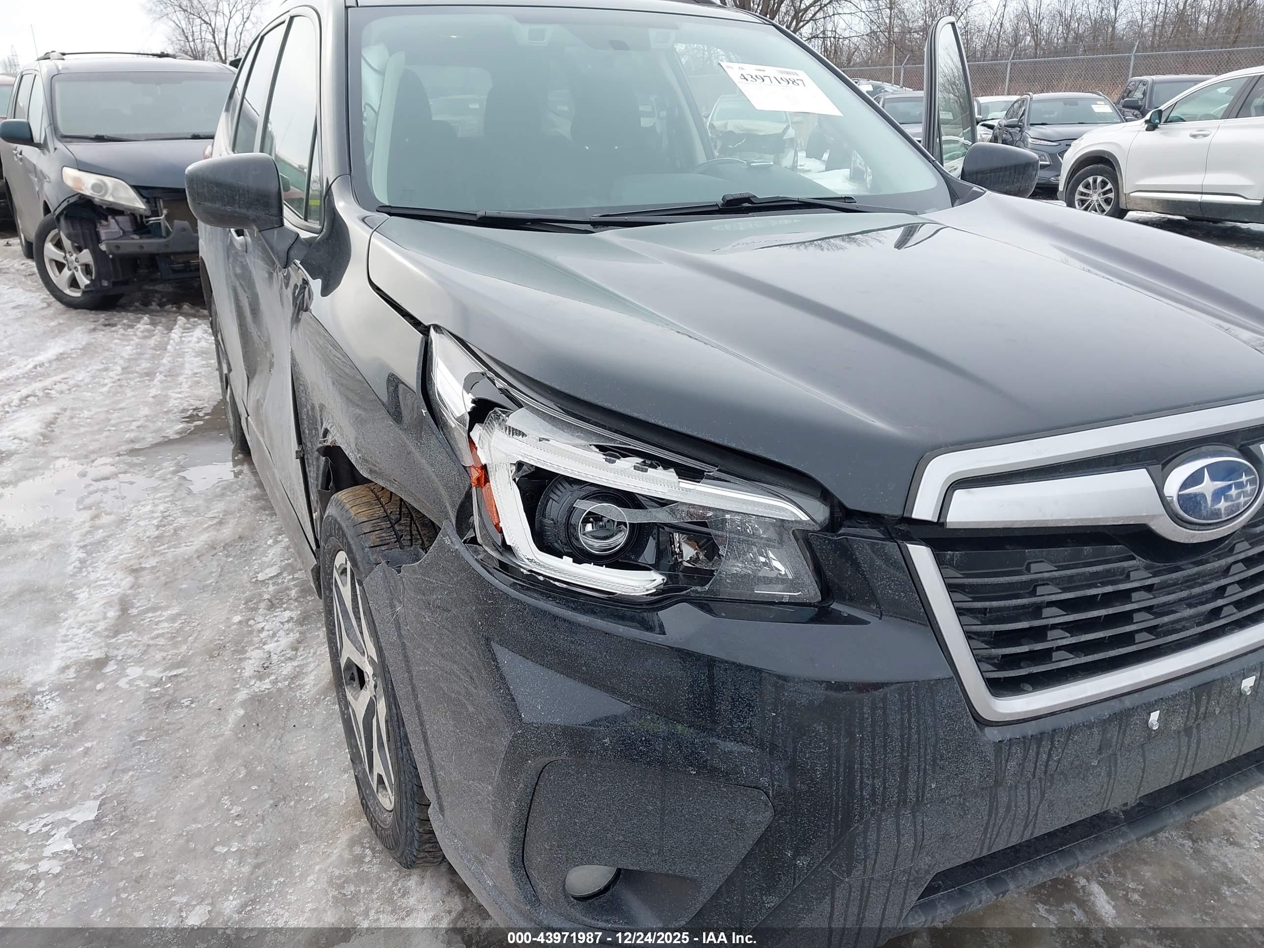 SUBARU FORESTER image 6