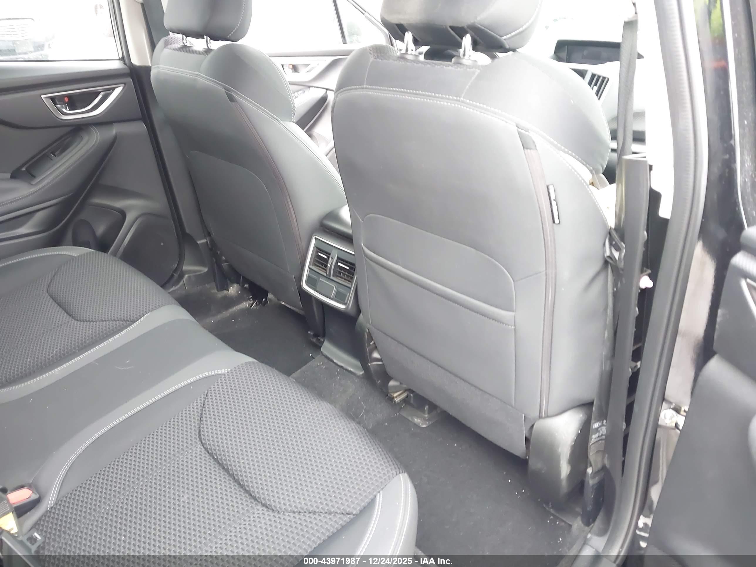 SUBARU FORESTER image 8