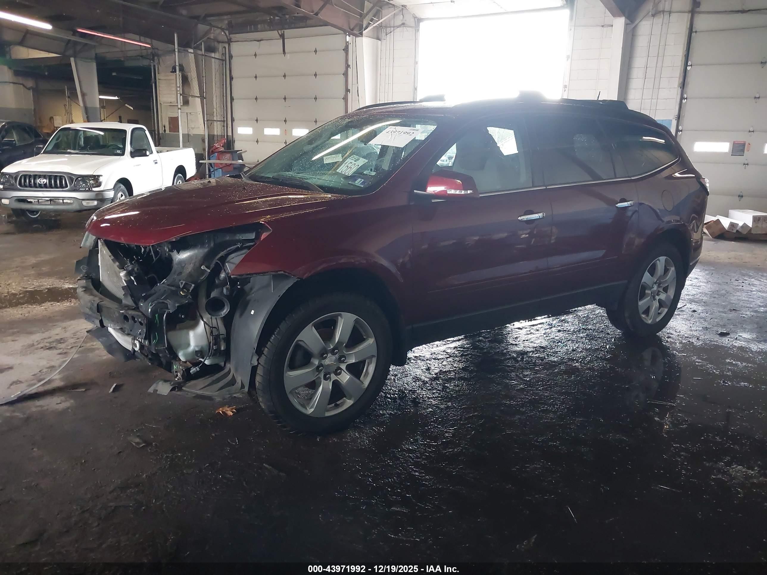 CHEVROLET TRAVERSE image 2