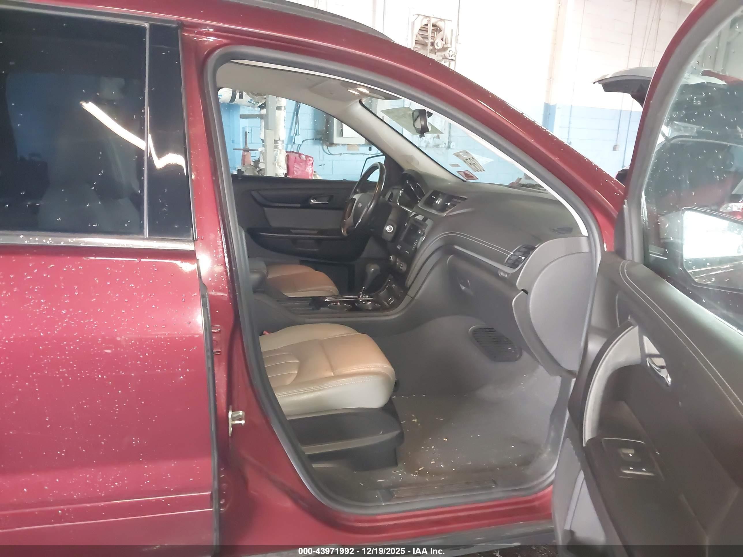 CHEVROLET TRAVERSE image 5
