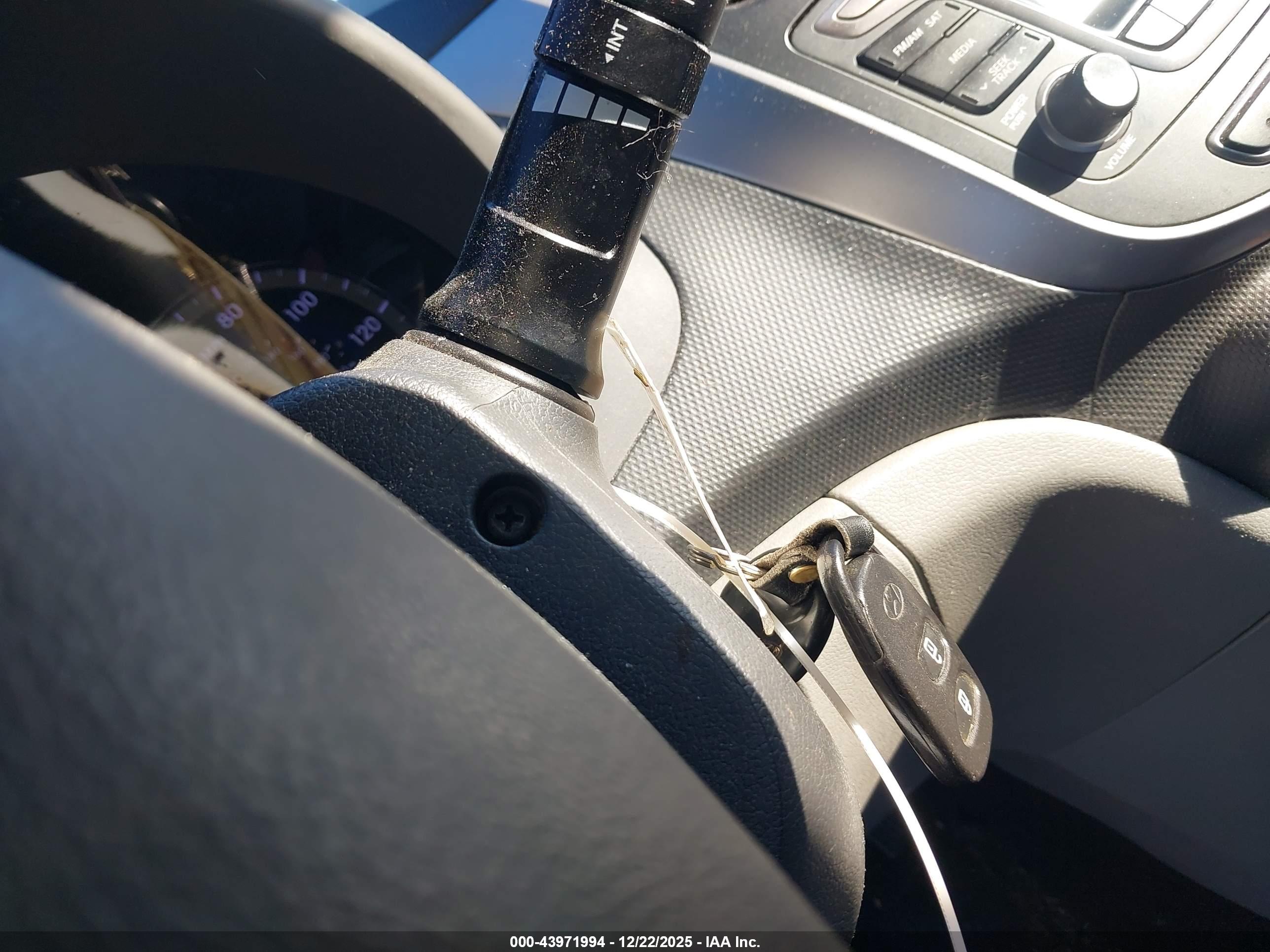 HYUNDAI ACCENT image 11