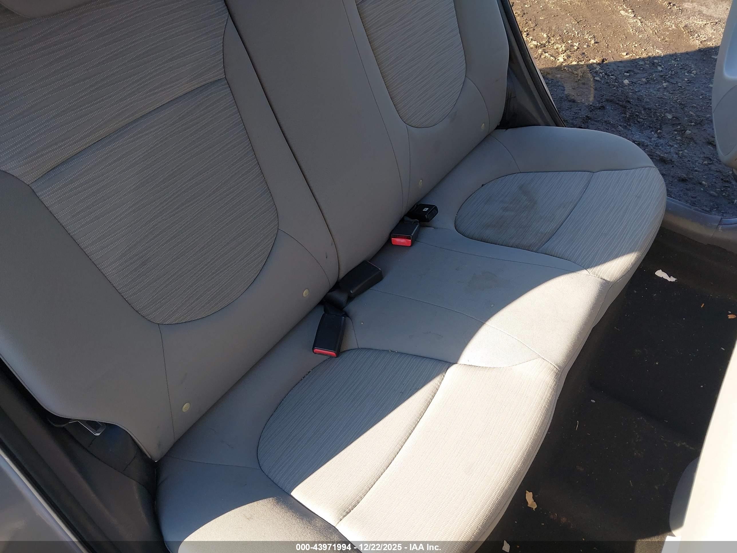 HYUNDAI ACCENT image 8