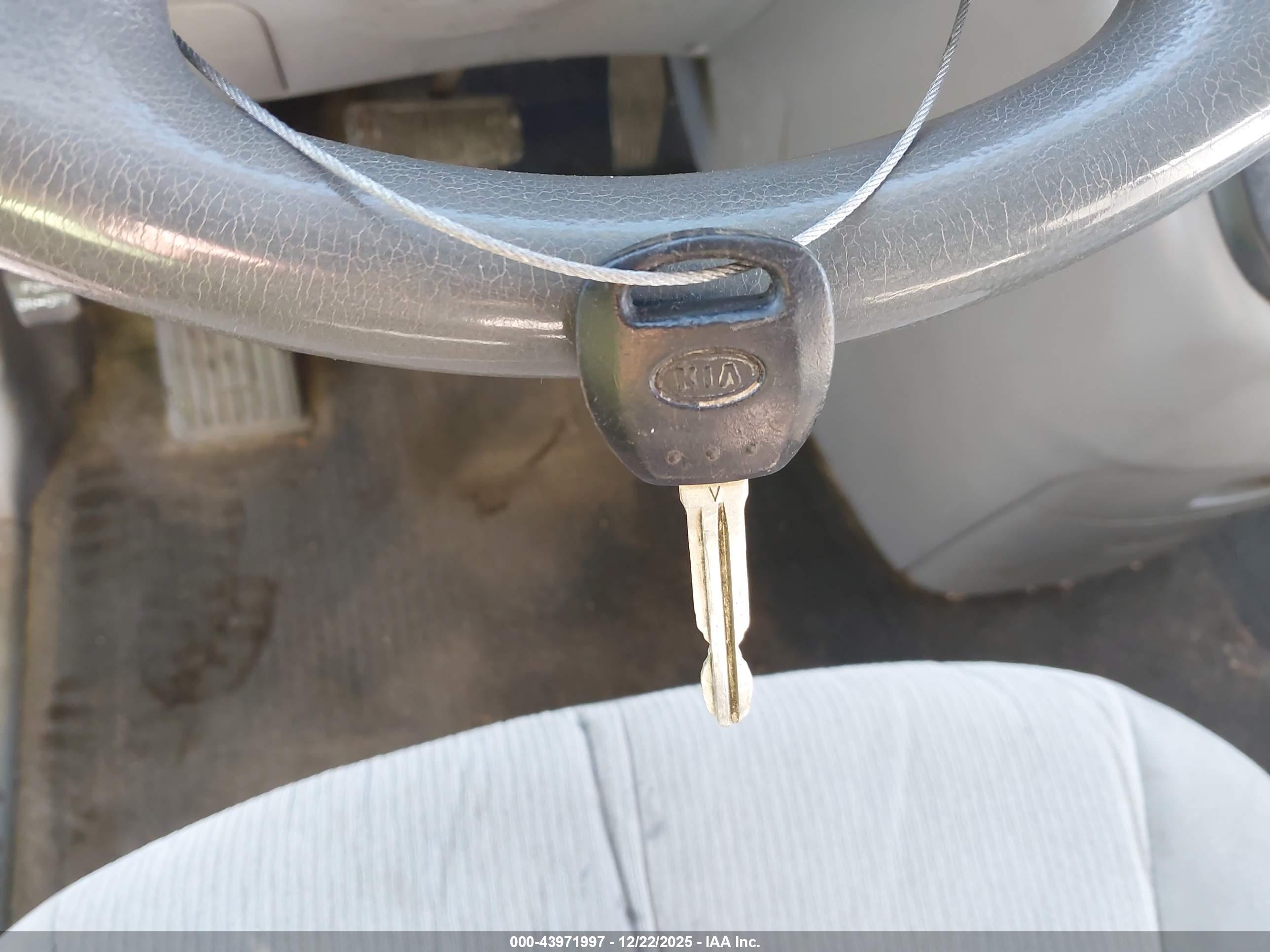 KIA SEDONA image 11