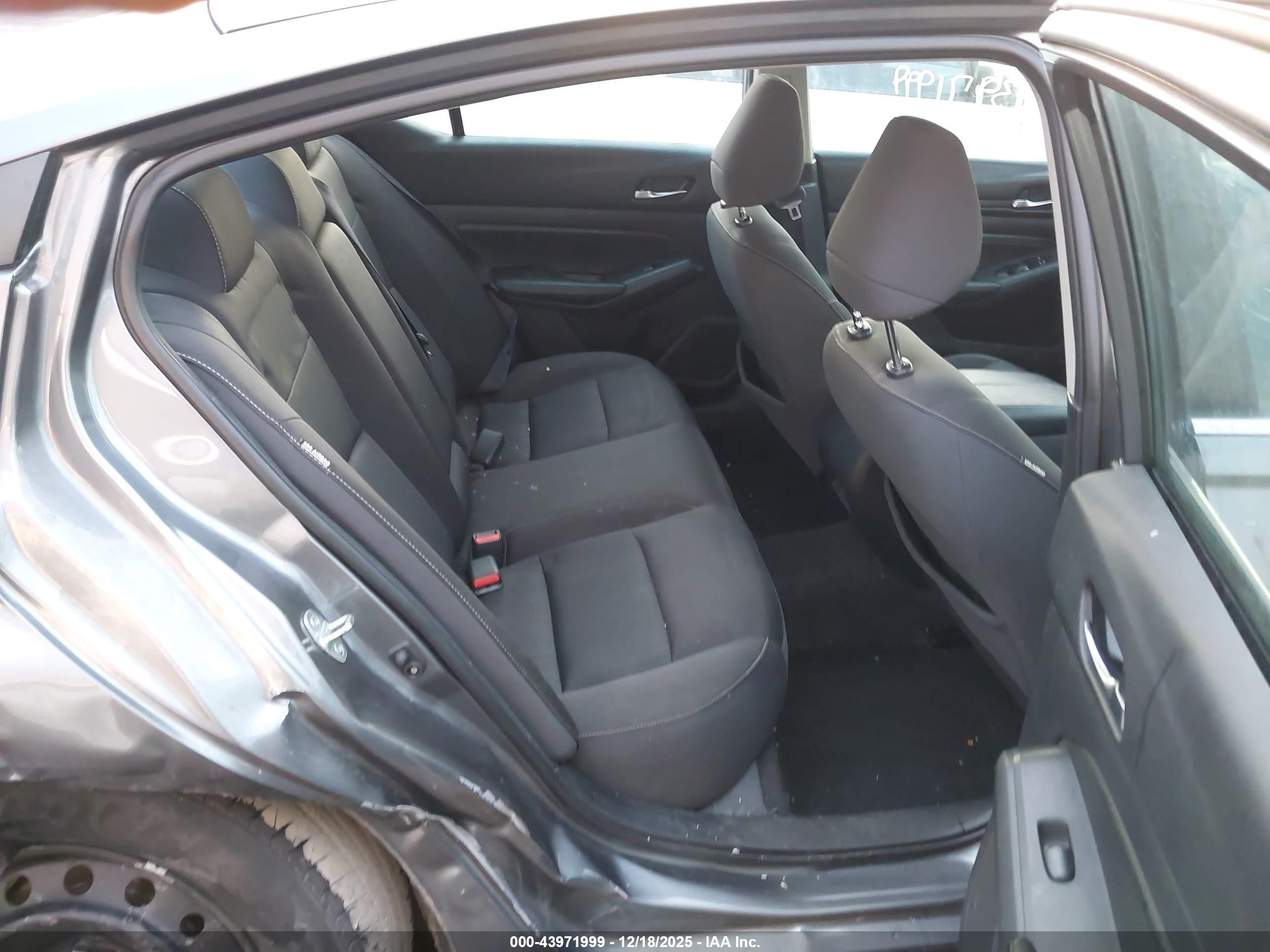 NISSAN ALTIMA image 8