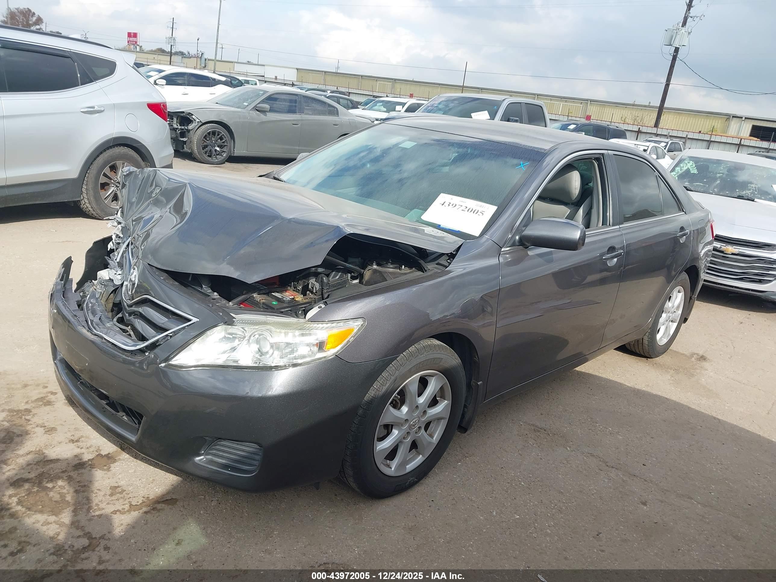 TOYOTA CAMRY image 2