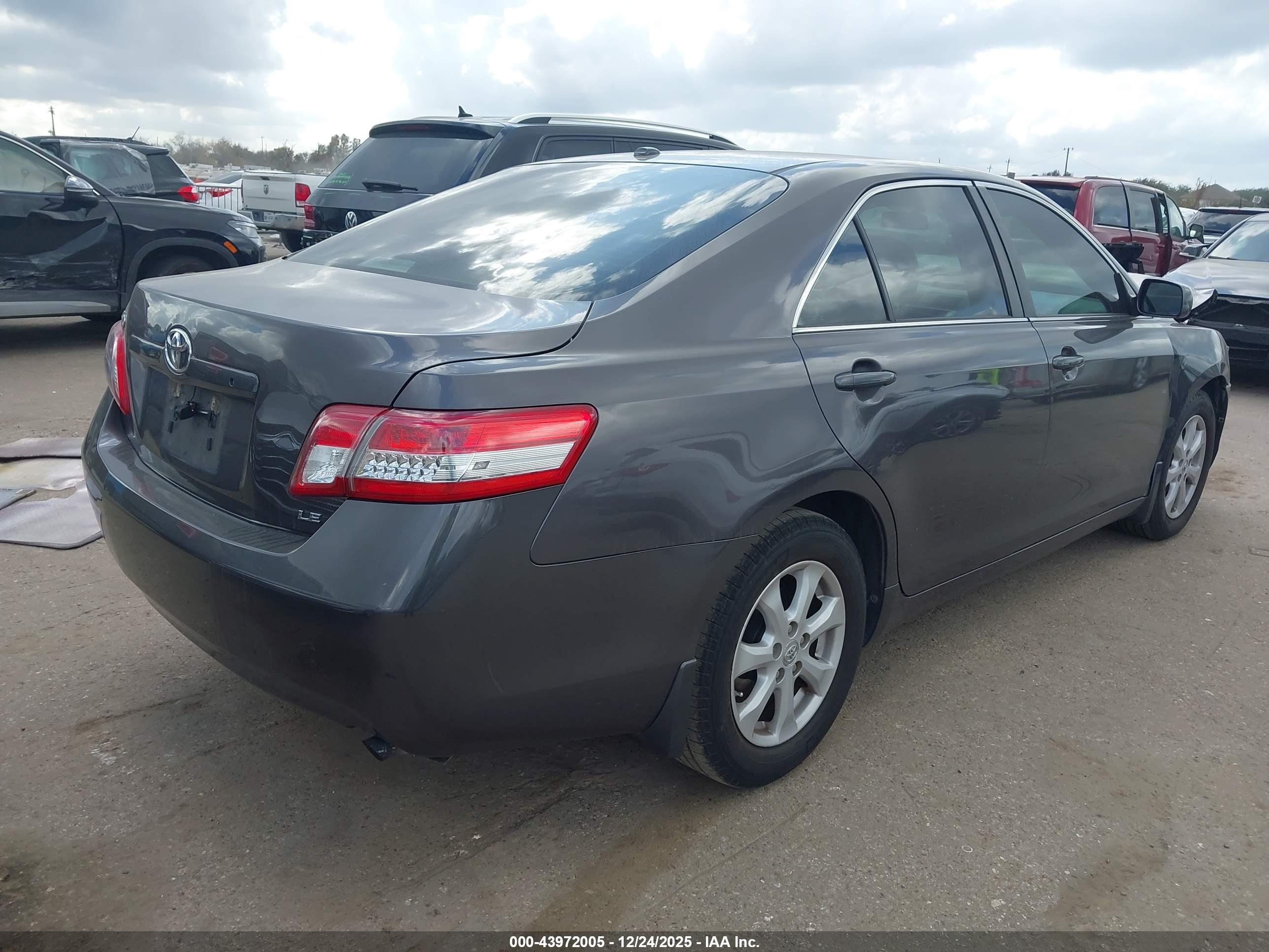TOYOTA CAMRY image 4
