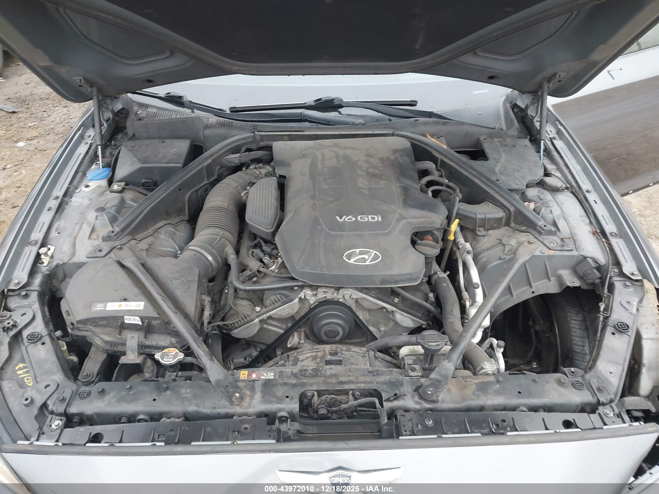 HYUNDAI GENESIS image 10