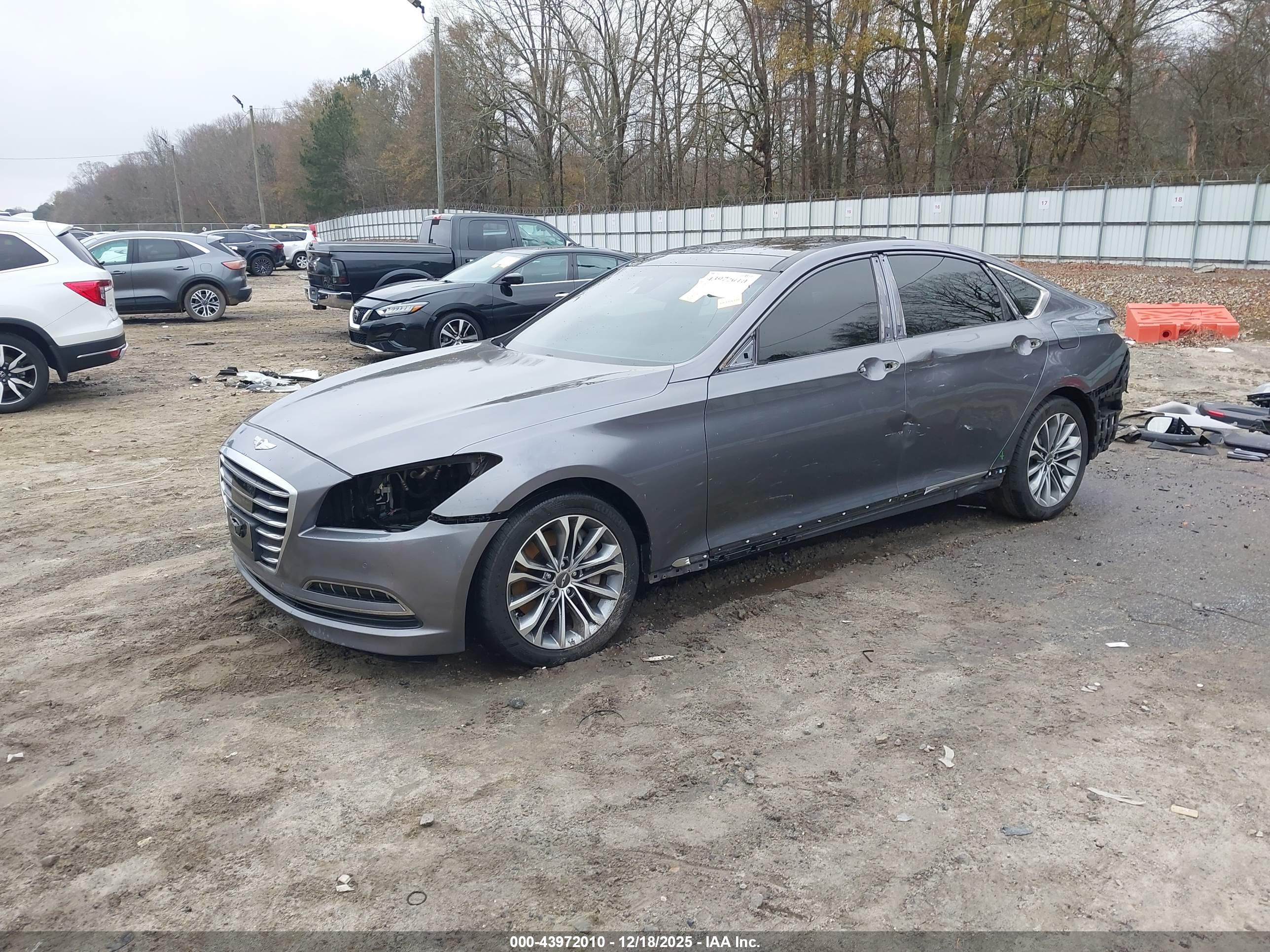 HYUNDAI GENESIS image 2