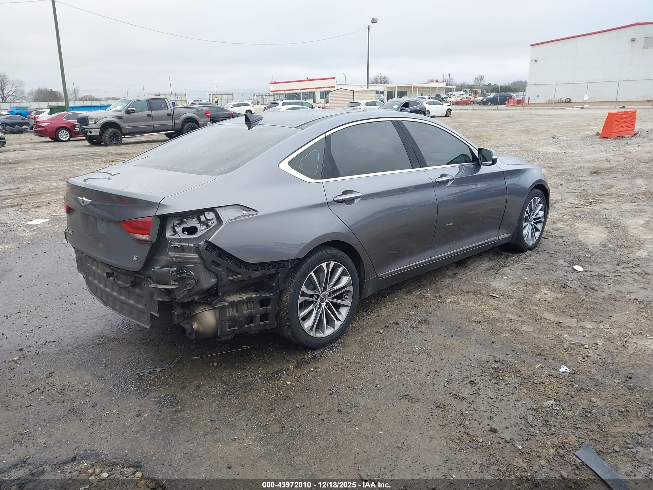 HYUNDAI GENESIS image 4