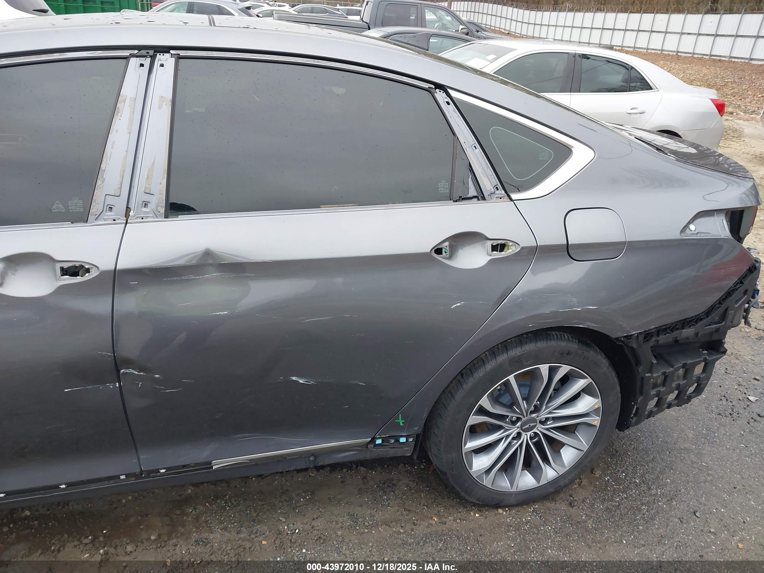 HYUNDAI GENESIS image 6