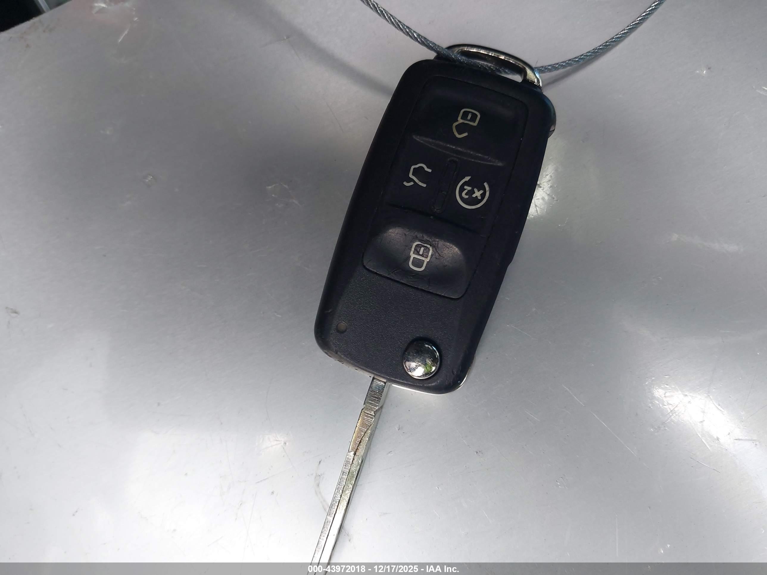 VOLKSWAGEN PASSAT image 11