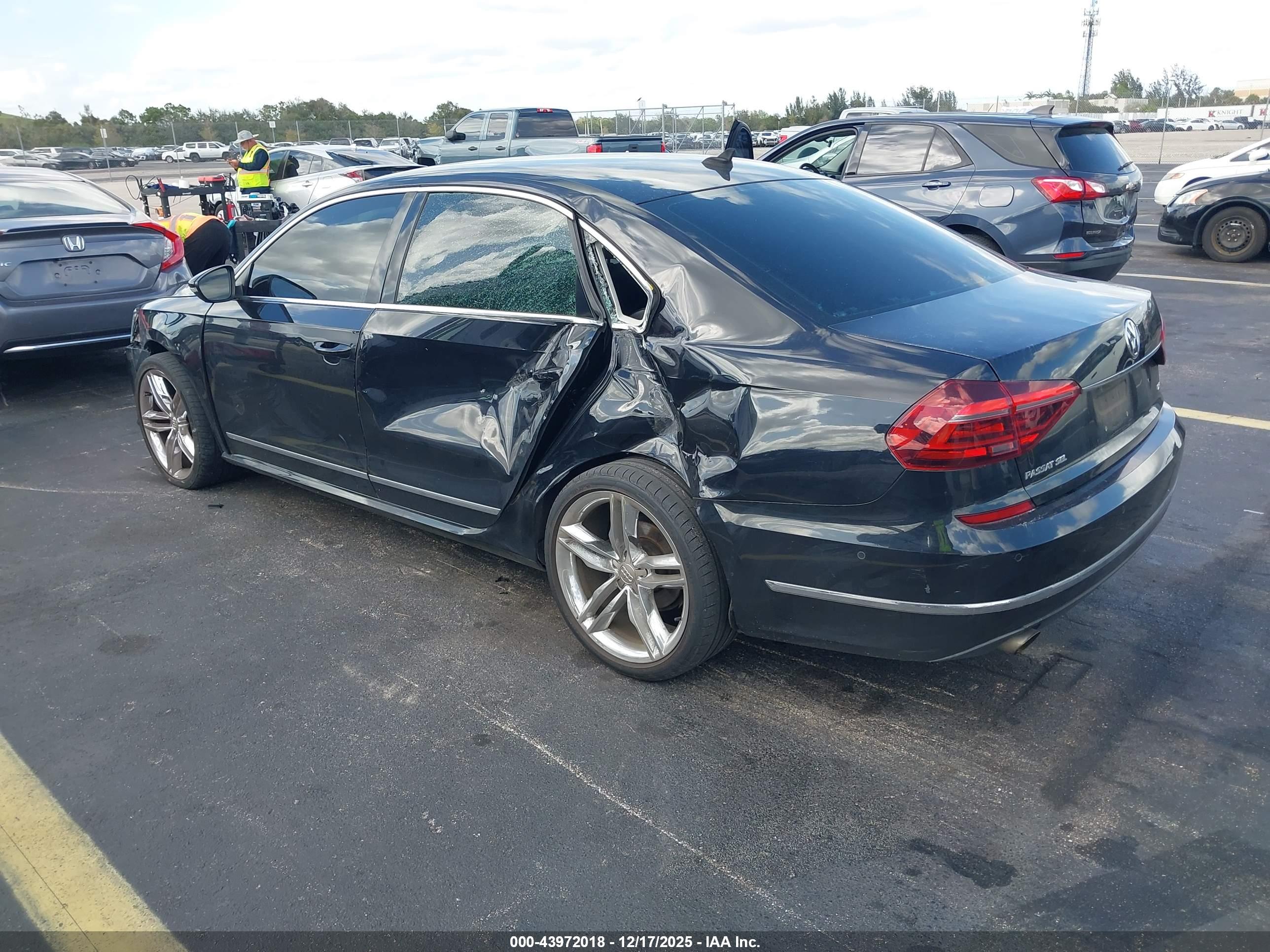 VOLKSWAGEN PASSAT image 3