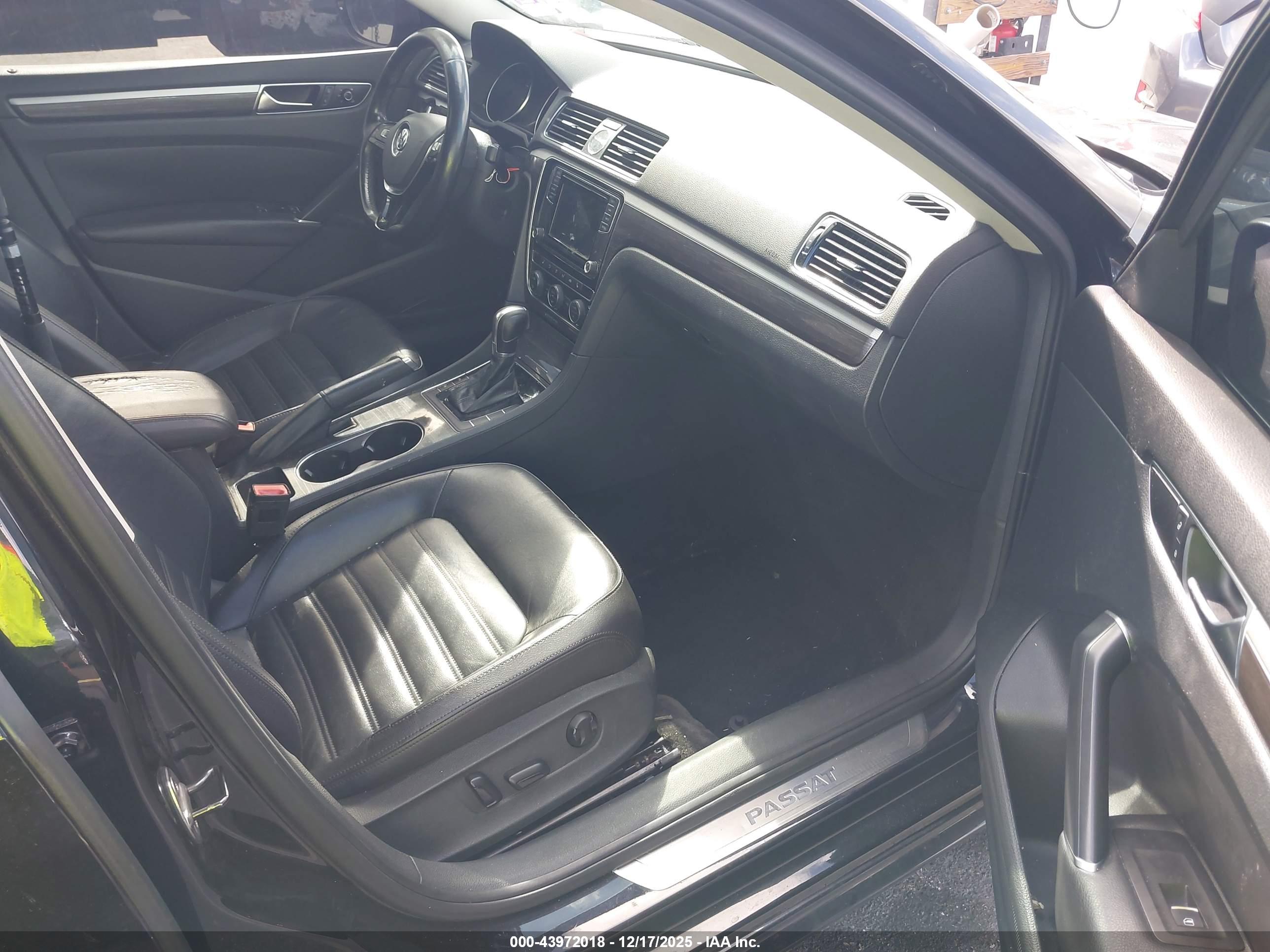 VOLKSWAGEN PASSAT image 5