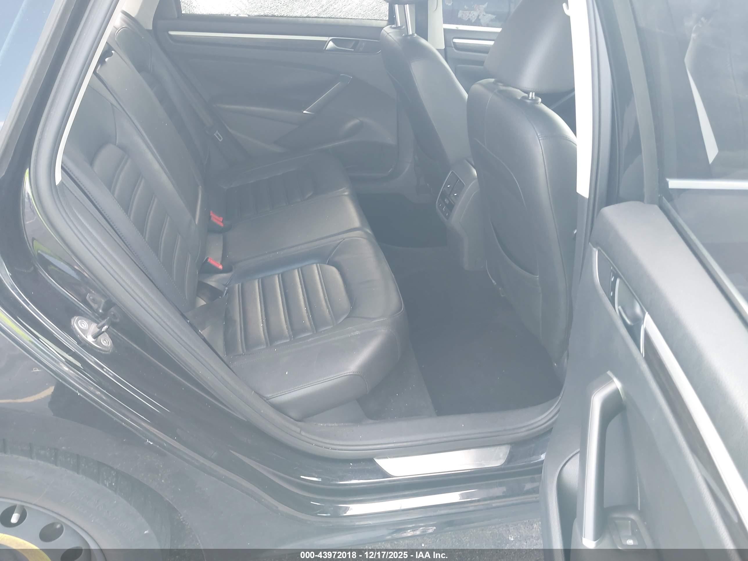 VOLKSWAGEN PASSAT image 8