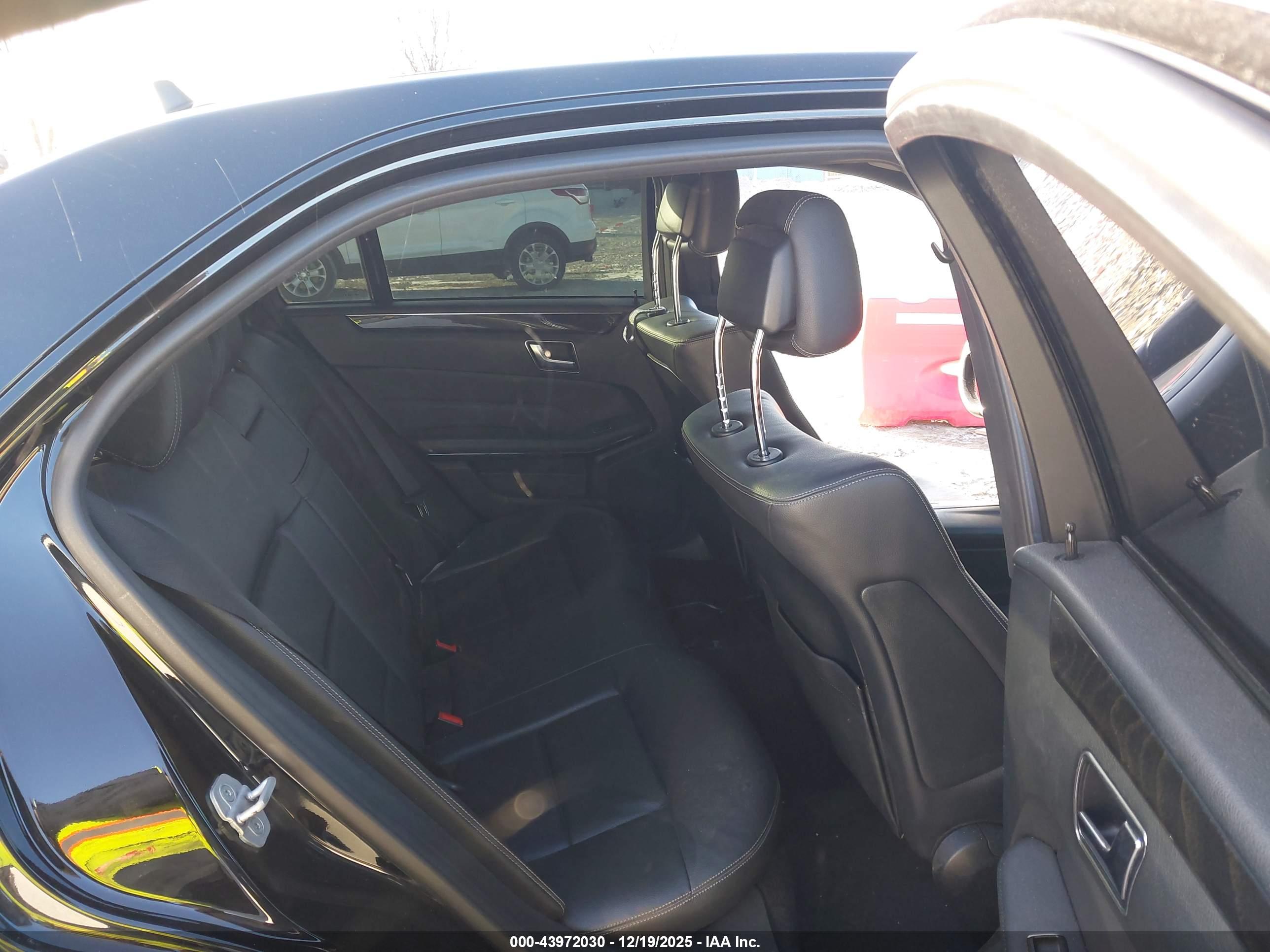 MERCEDES-BENZ E image 8