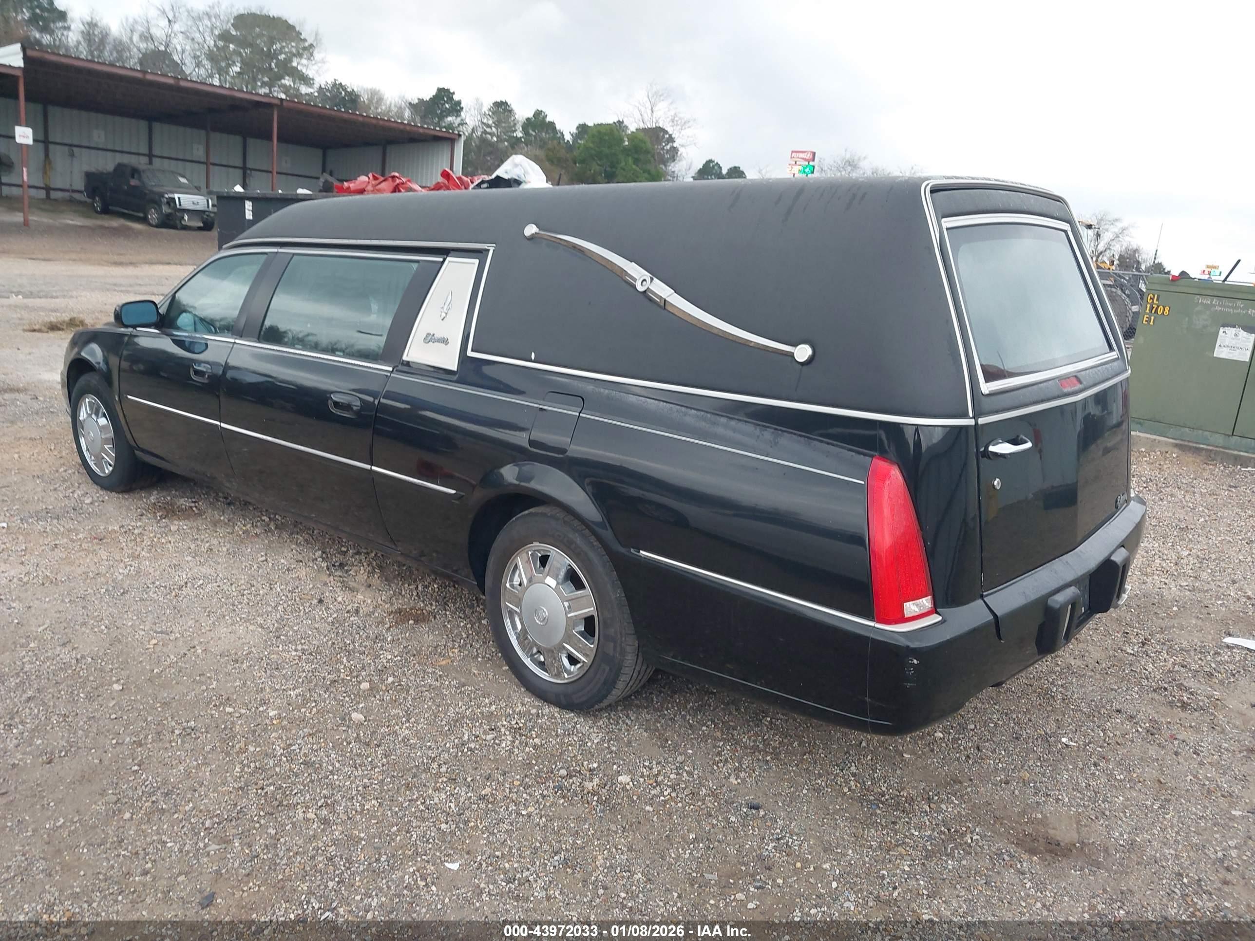 CADILLAC DTS image 3