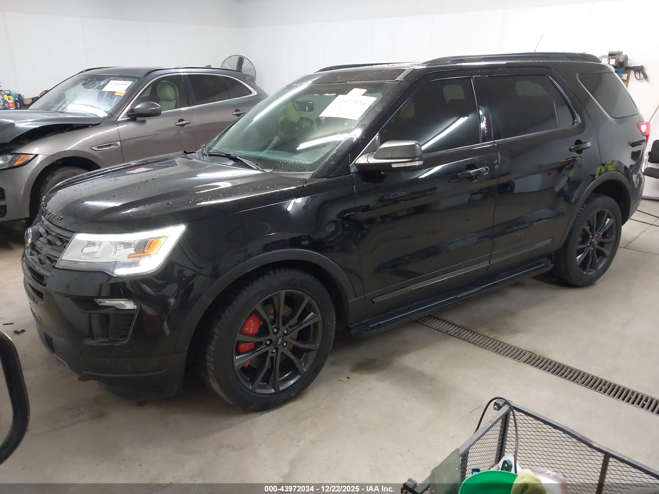 FORD EXPLORER image 2