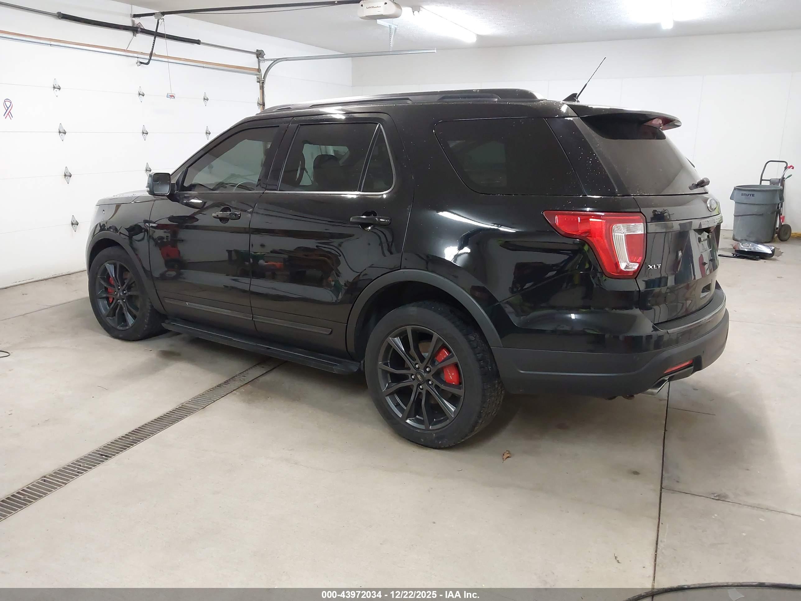 FORD EXPLORER image 3