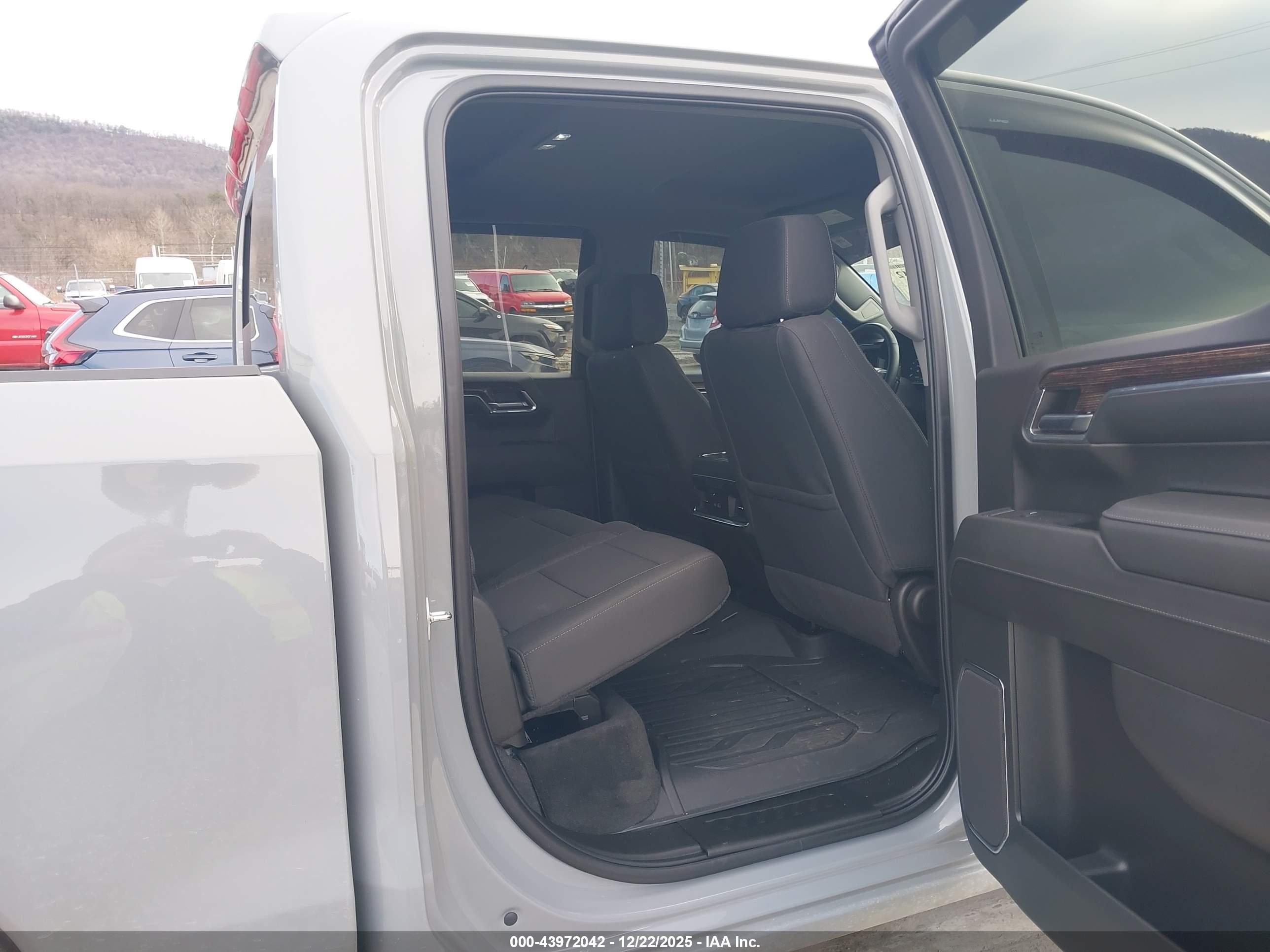 GMC SIERRA image 8
