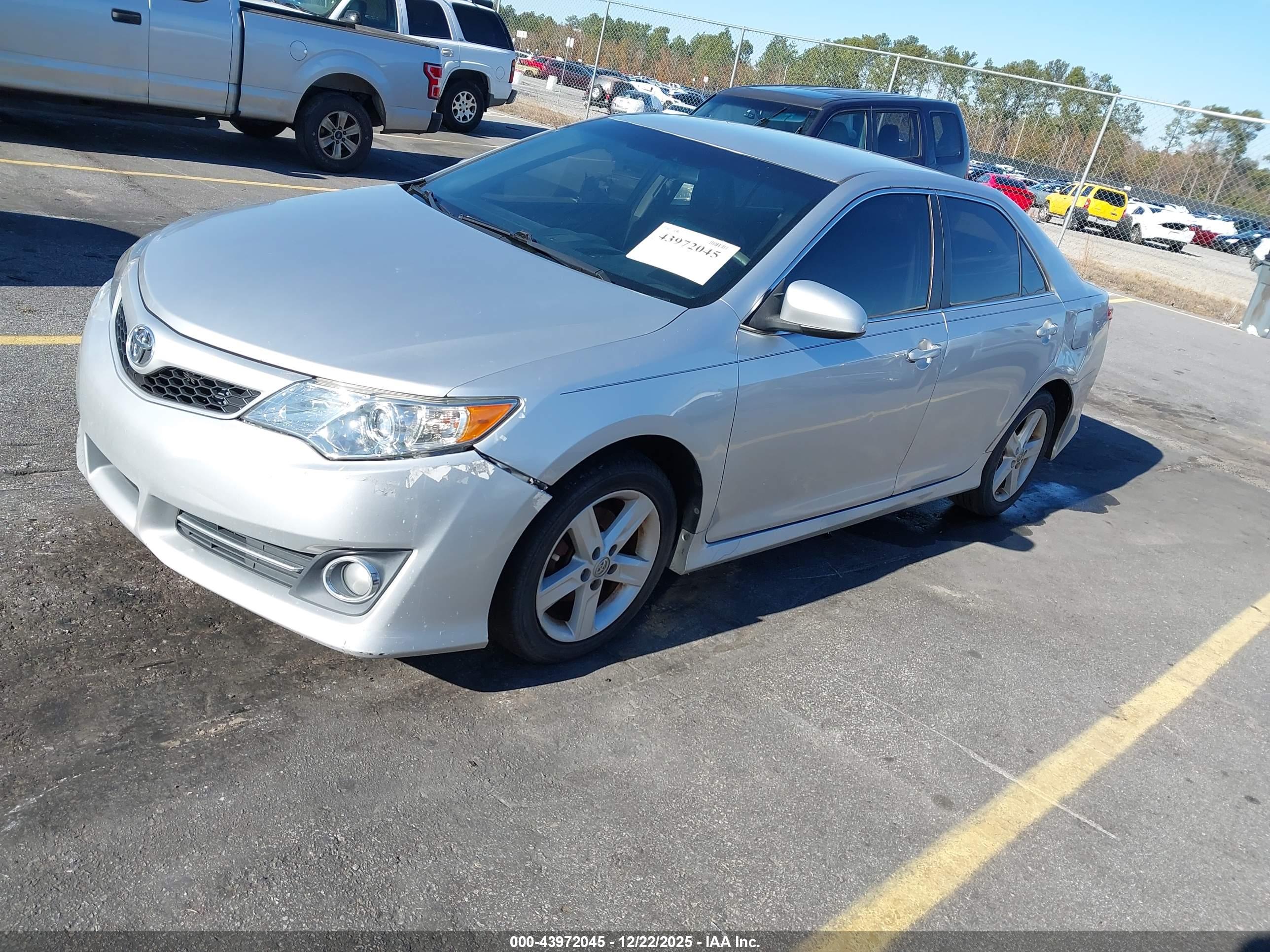 TOYOTA CAMRY image 2