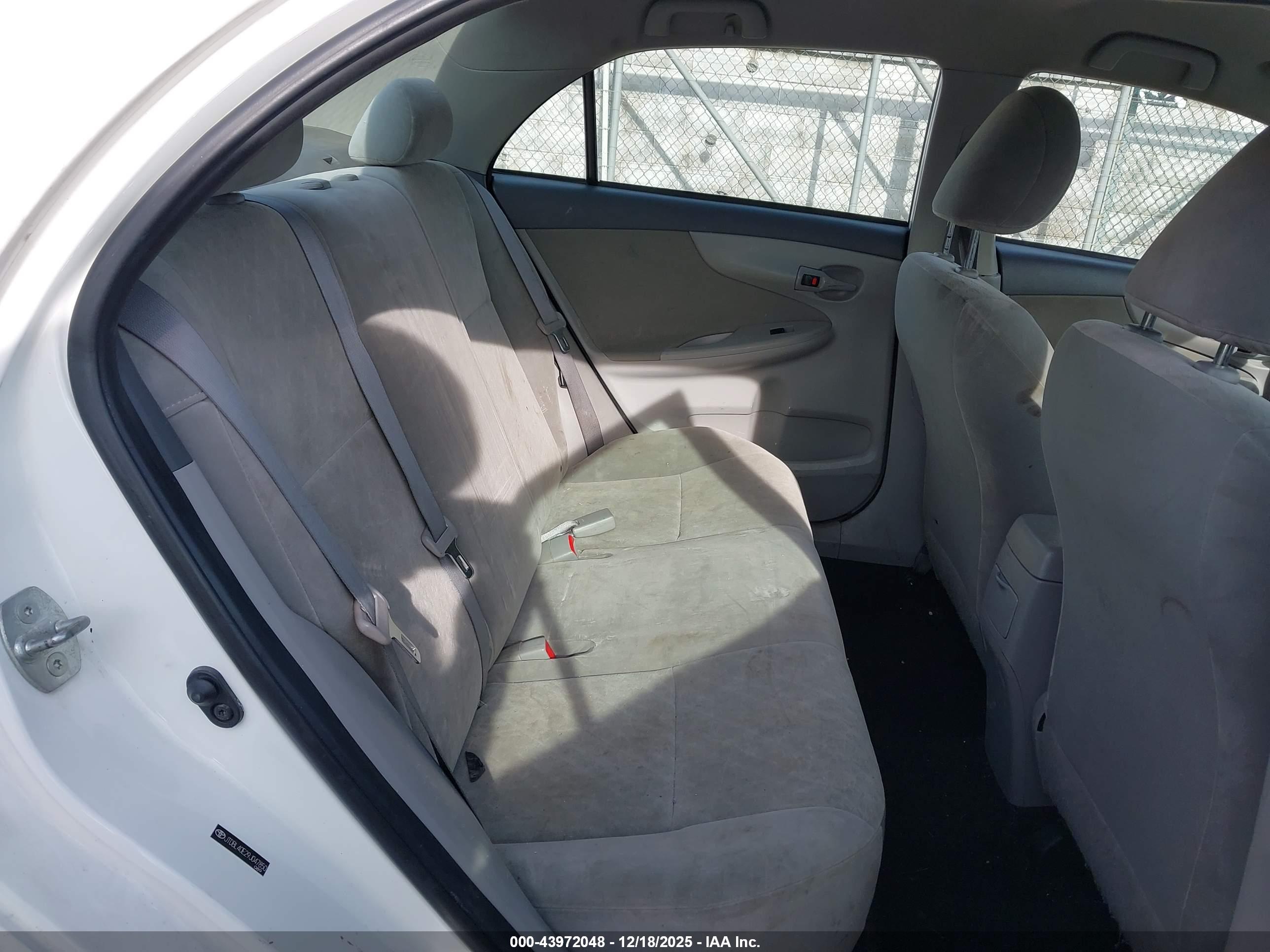 TOYOTA COROLLA image 8