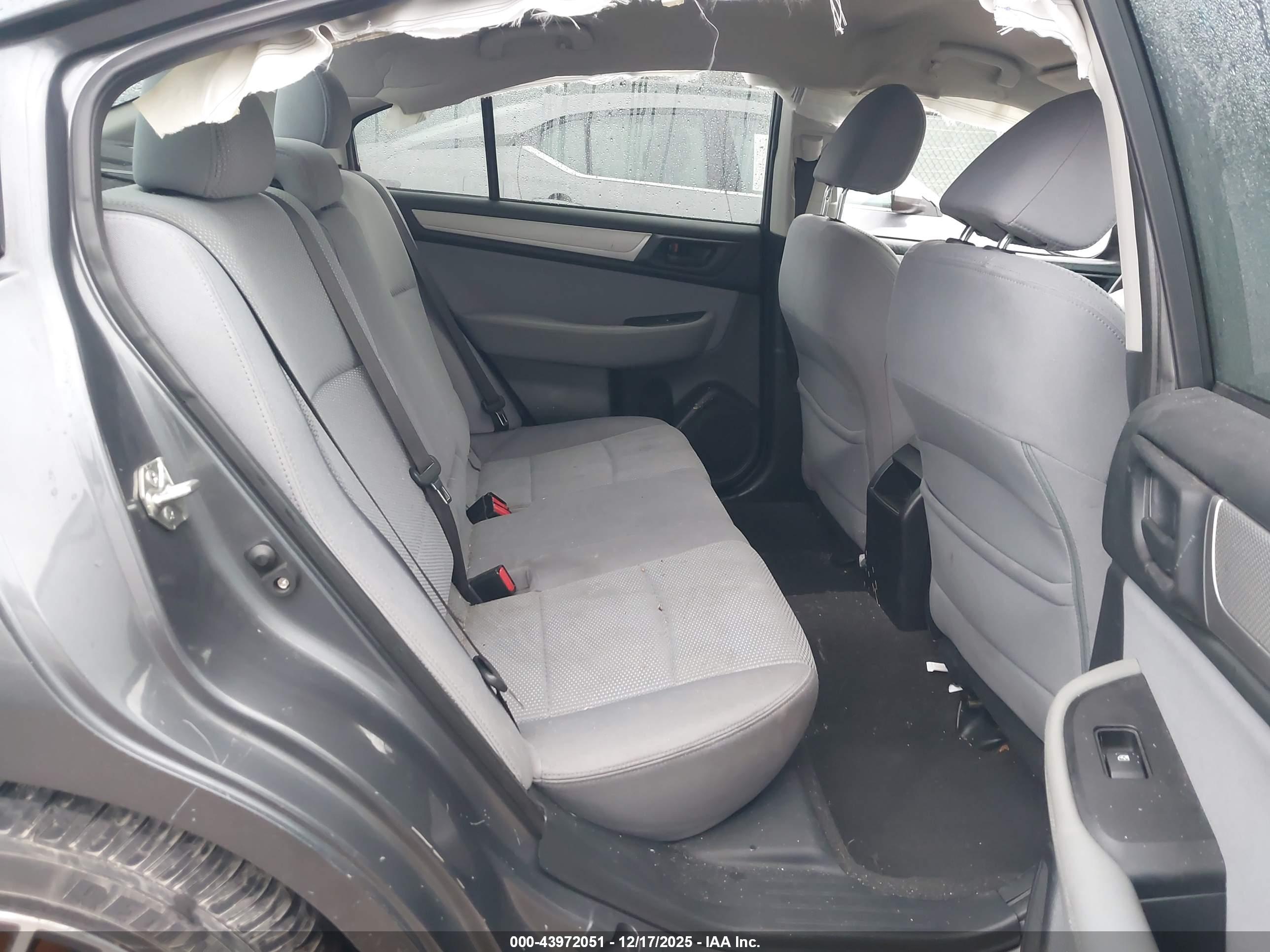 SUBARU LEGACY image 8