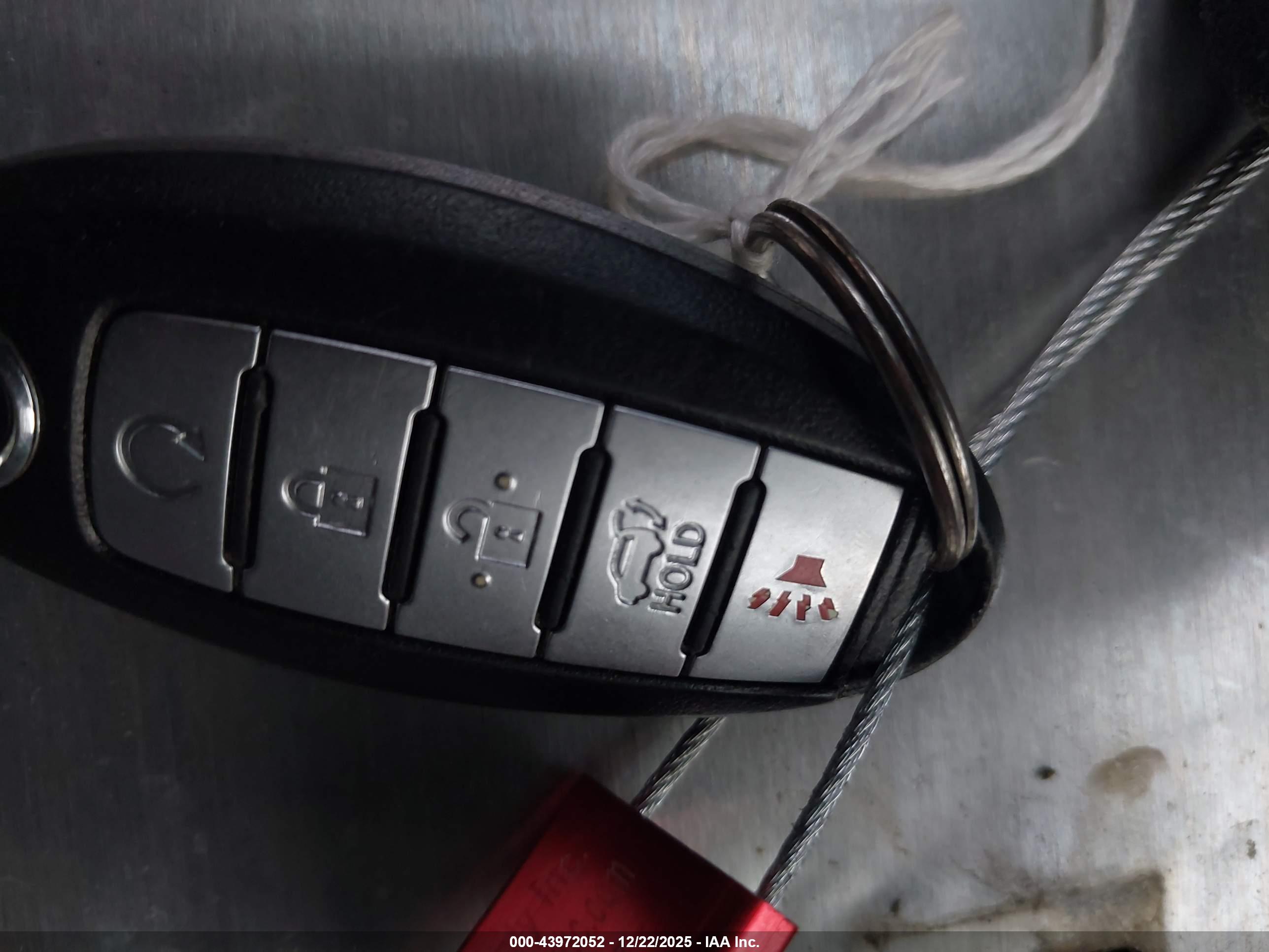 NISSAN ROGUE image 11